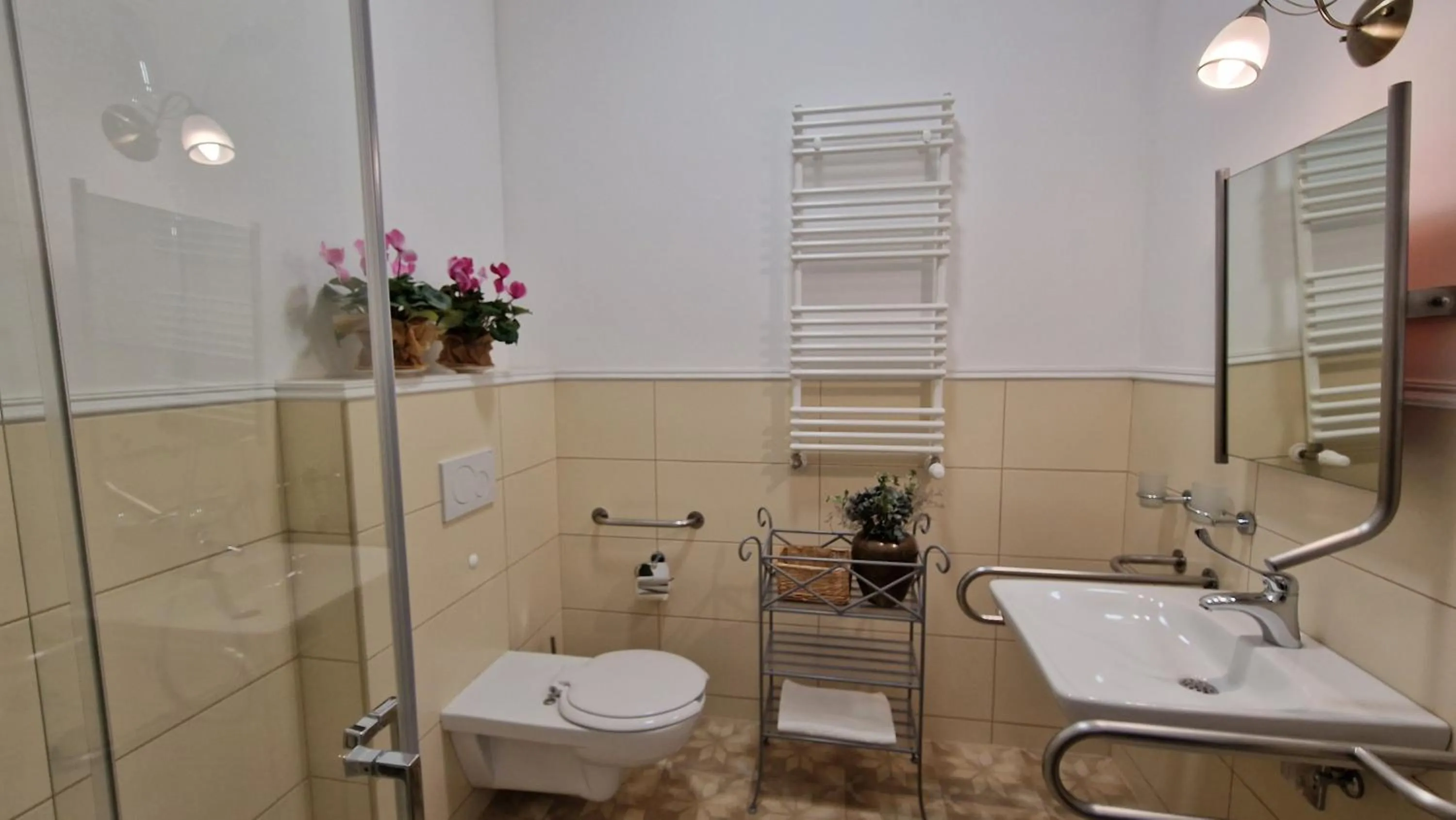 Bathroom in Hotel Charlotta