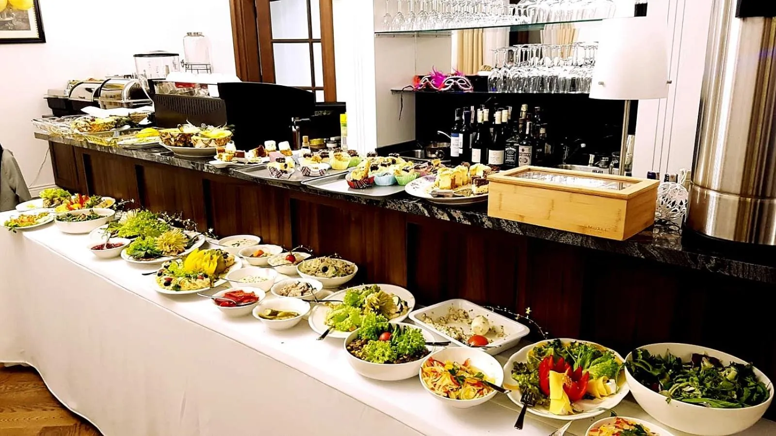 Food and drinks in Hotel Charlotta