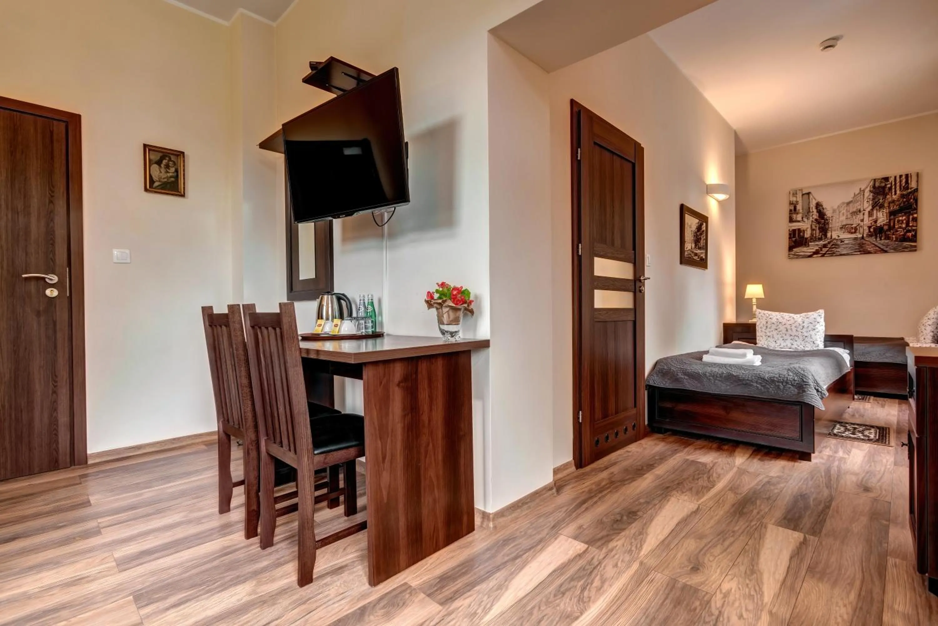 TV and multimedia, Bed in Hotel Charlotta