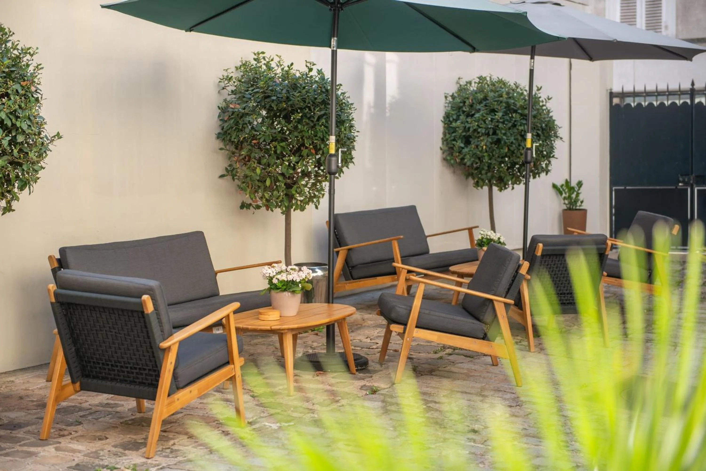 Patio in Hôtel Helzear Montparnasse