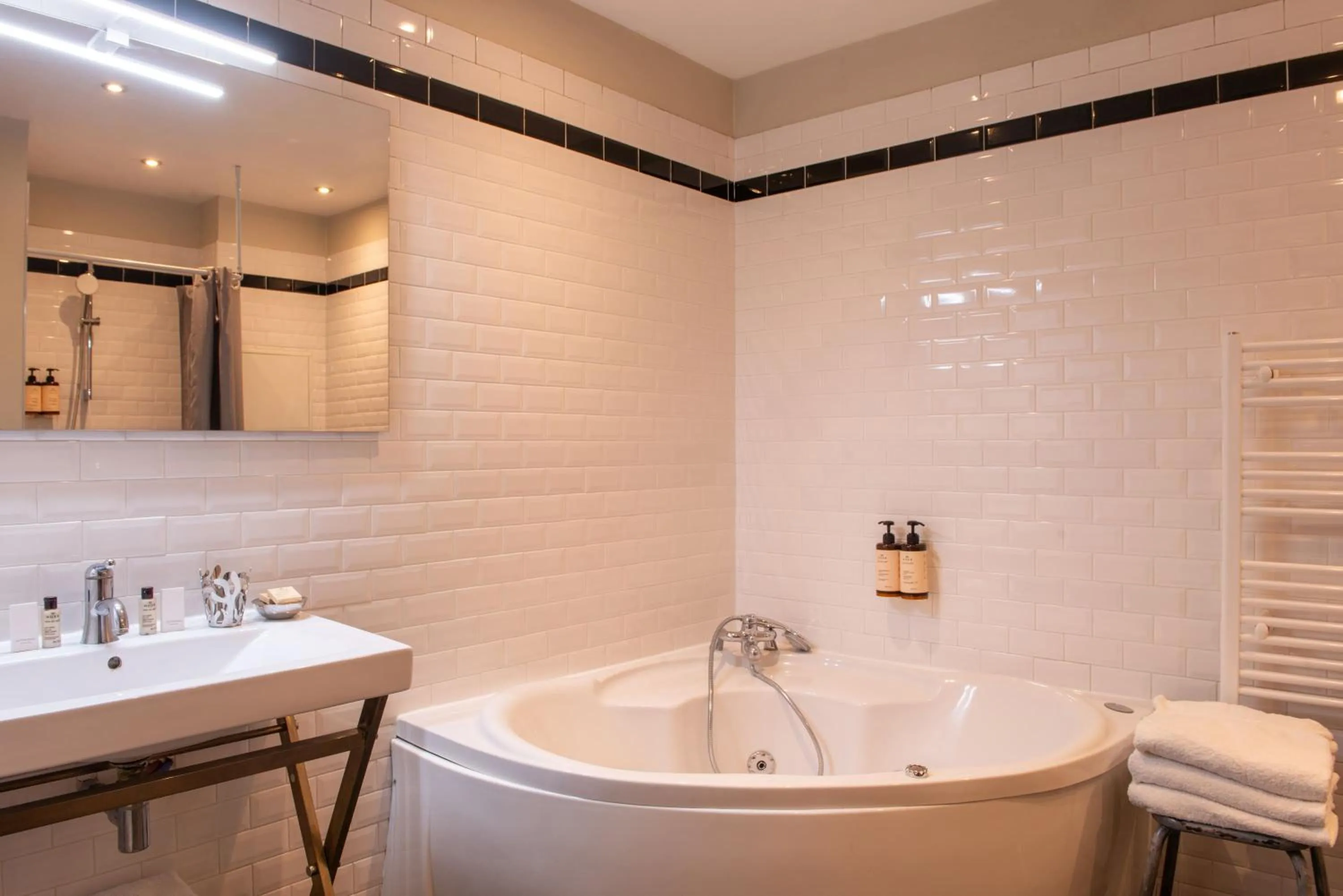 Bathroom in Hôtel Helzear Montparnasse