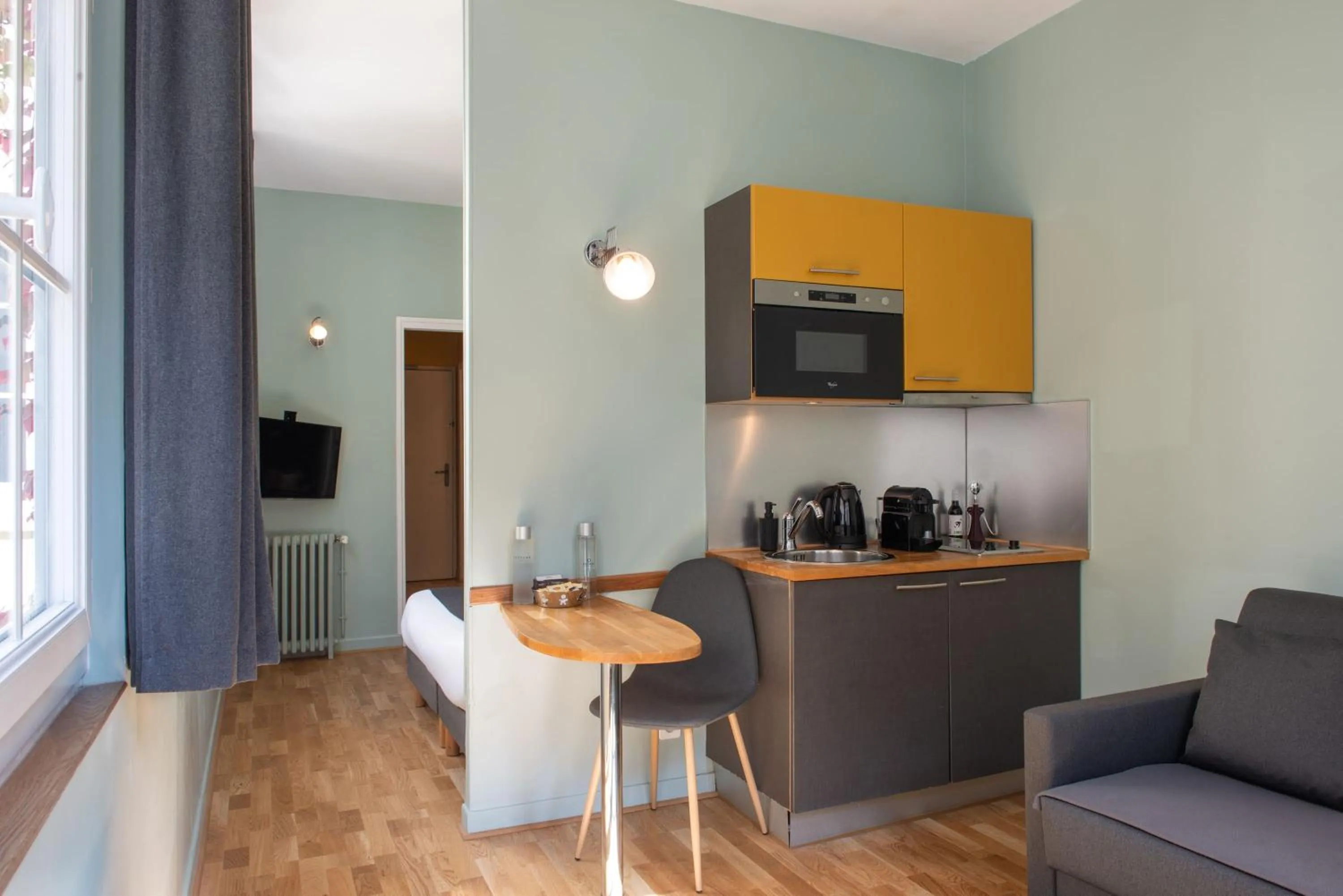 kitchen in Hôtel Helzear Montparnasse