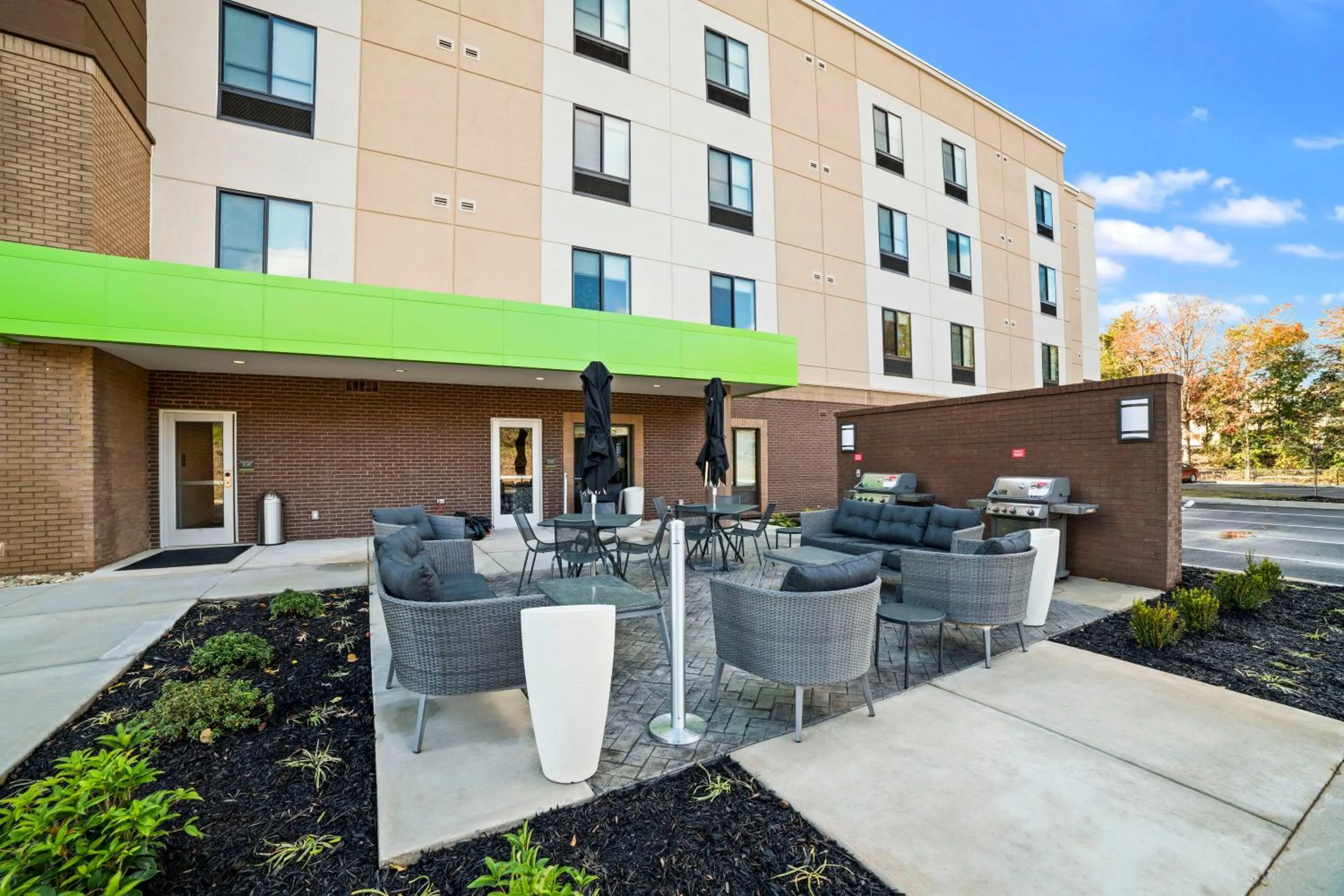 Patio in Extended Stay America Premier Suites - Greenville - Woodruff Road