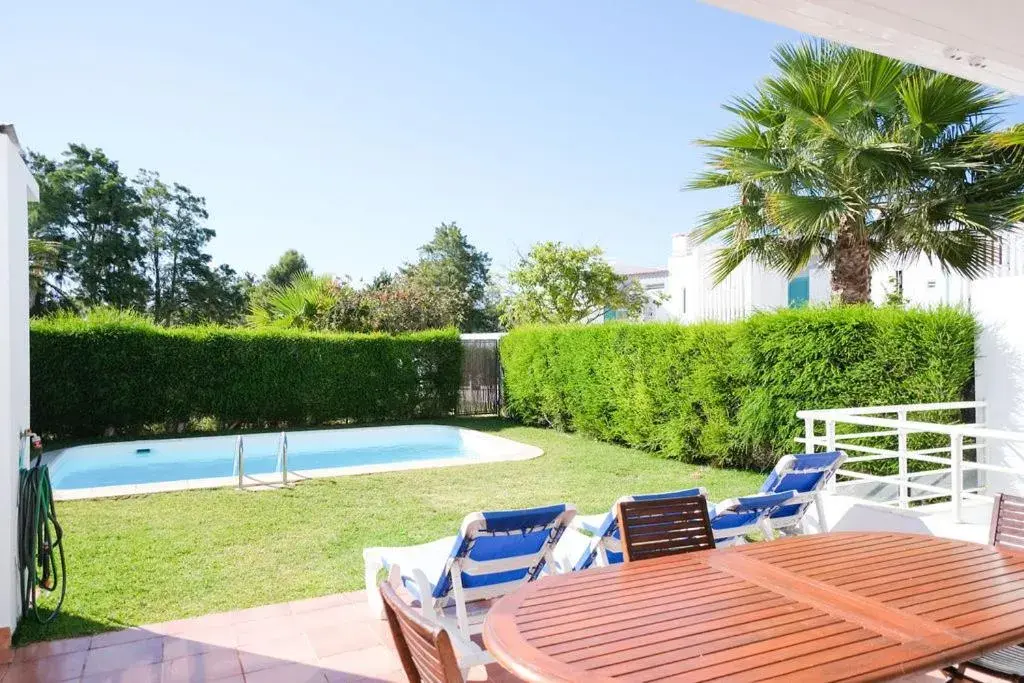 Four-Bedroom Villa with Private Pool in Aldeamento Turistico da Prainha Four-Bedroom Villa with Private Pool in Aldeamento Turistico da Prainha