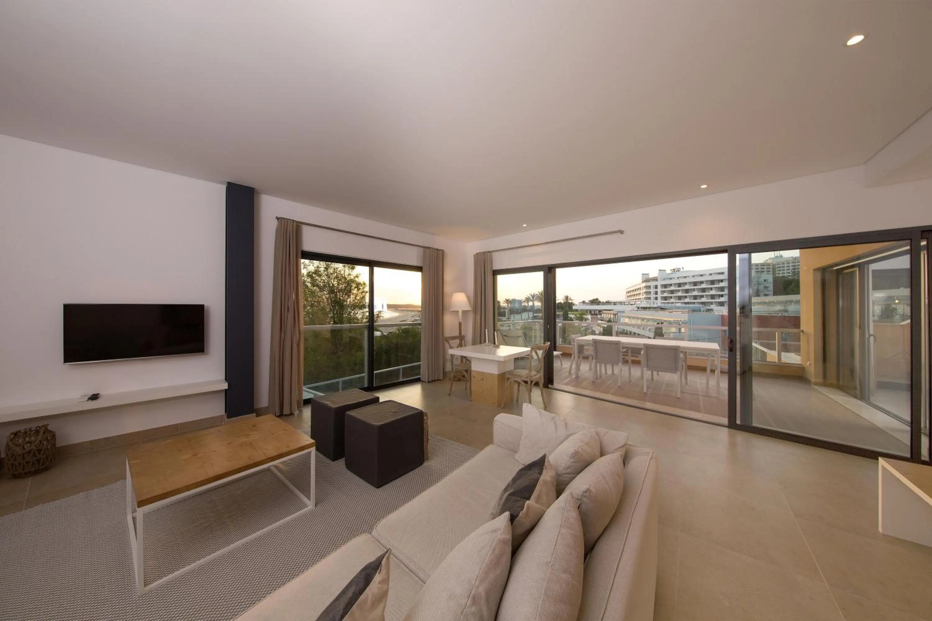 TV and multimedia in Aldeamento Turistico da Prainha