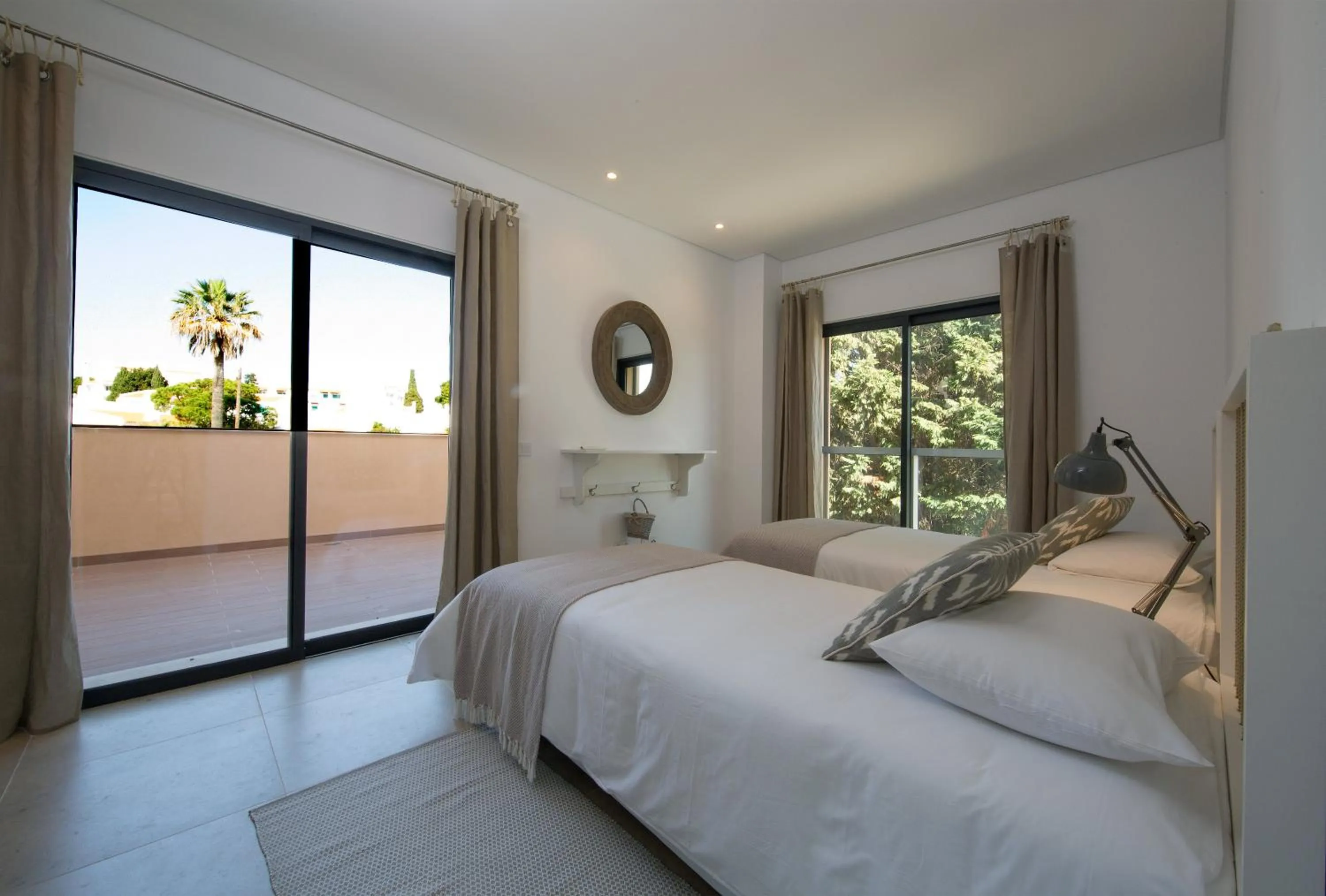 Balcony/Terrace, Bed in Aldeamento Turistico da Prainha