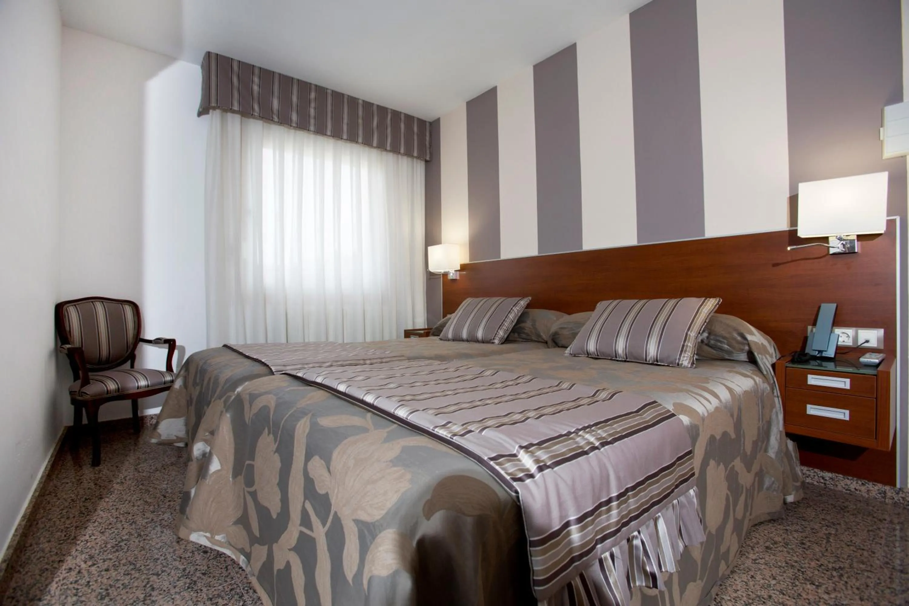 Day, Bed in Hotel Marivella