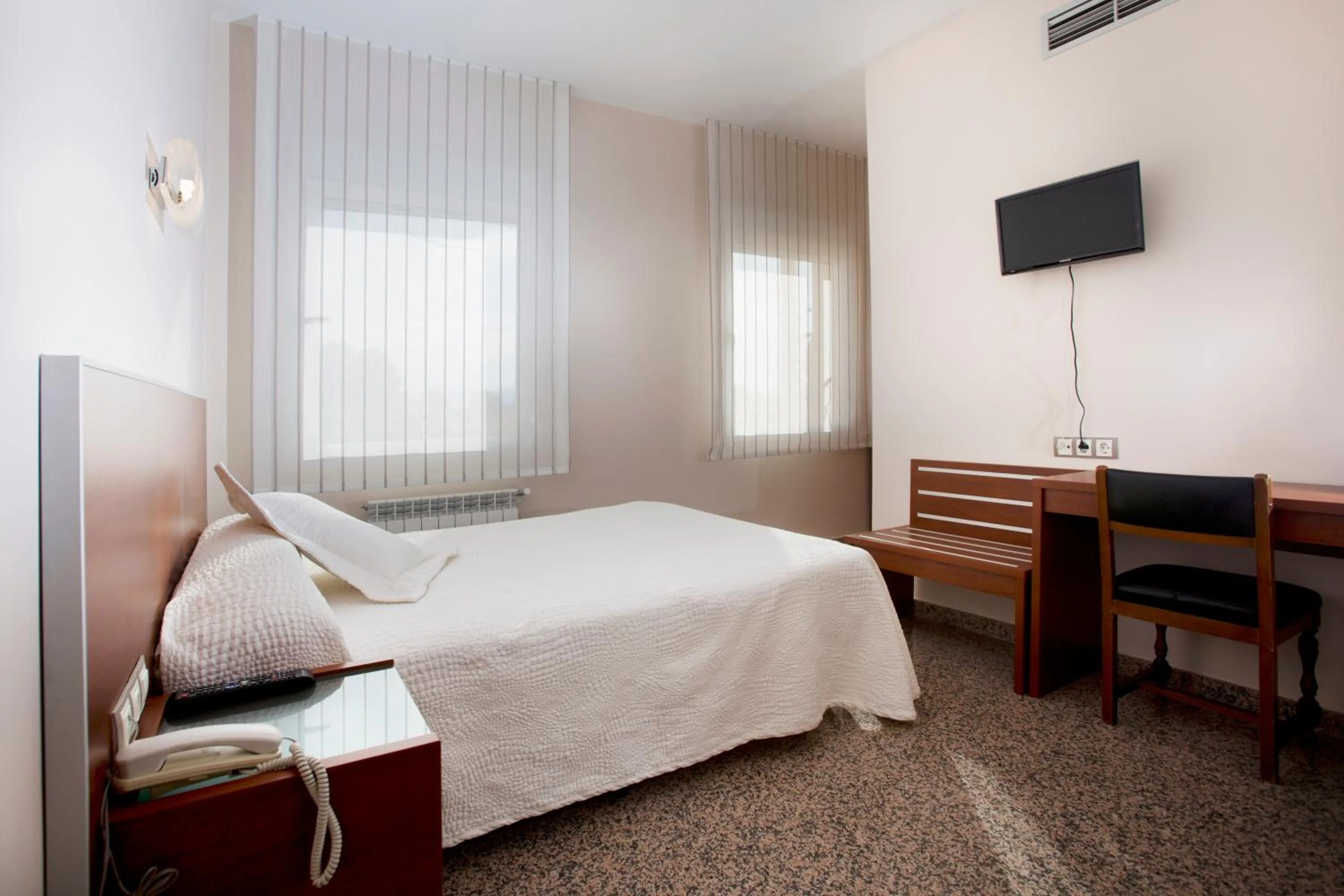 Day, Bed in Hotel Marivella