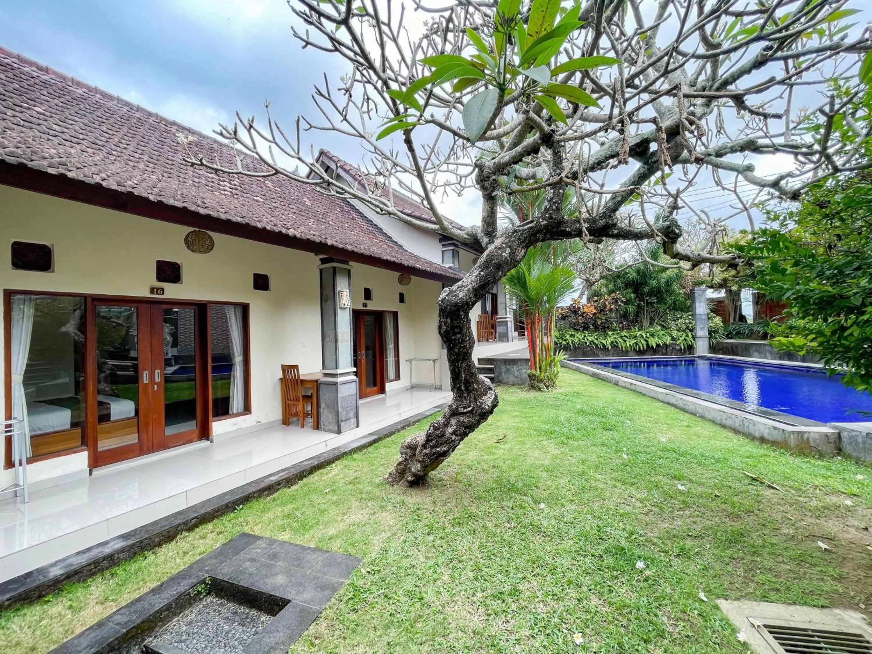 Property building in Urbanview Hotel Lilis Cempaka Mas Guesthouse
