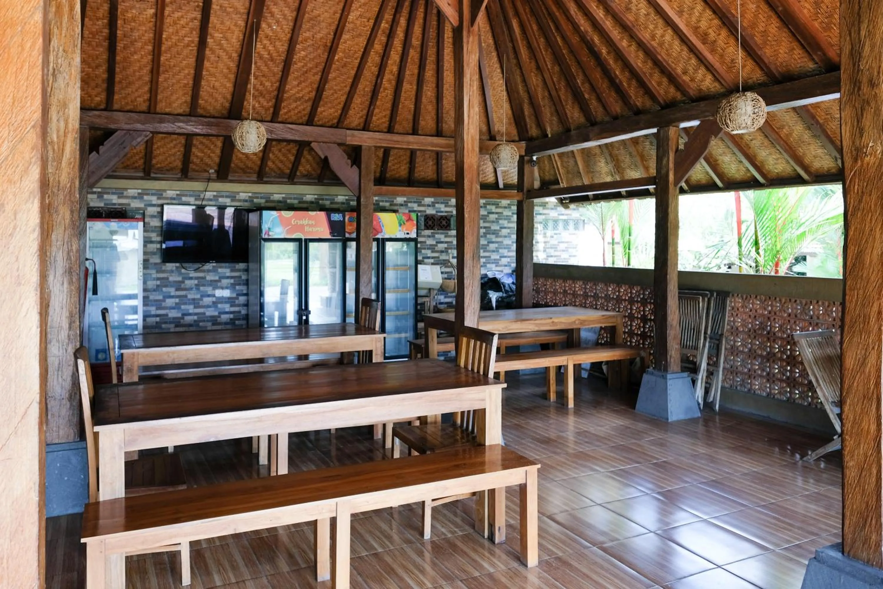 Lobby or reception in Urbanview Hotel Lilis Cempaka Mas Guesthouse