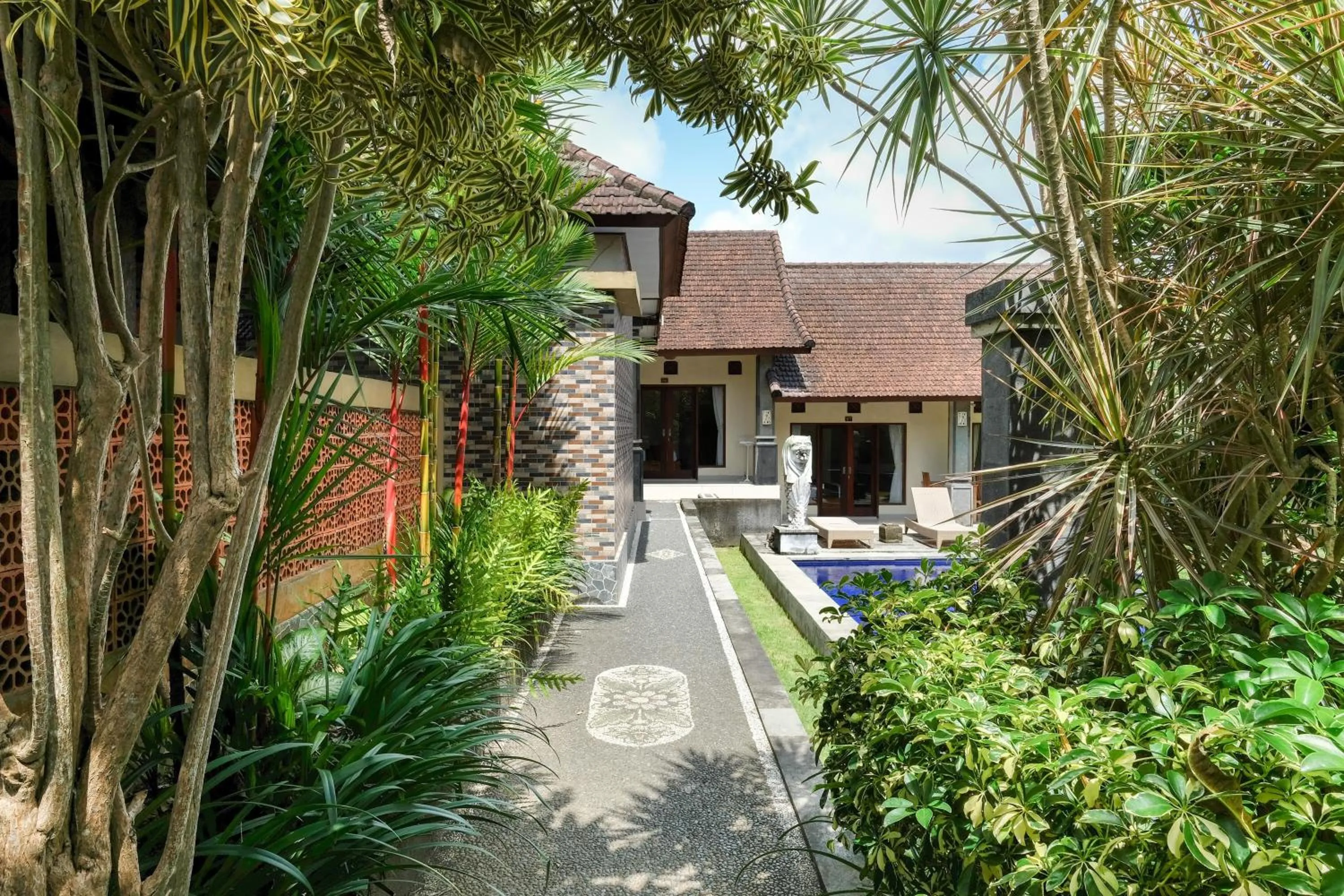 Pool view in Urbanview Hotel Lilis Cempaka Mas Guesthouse