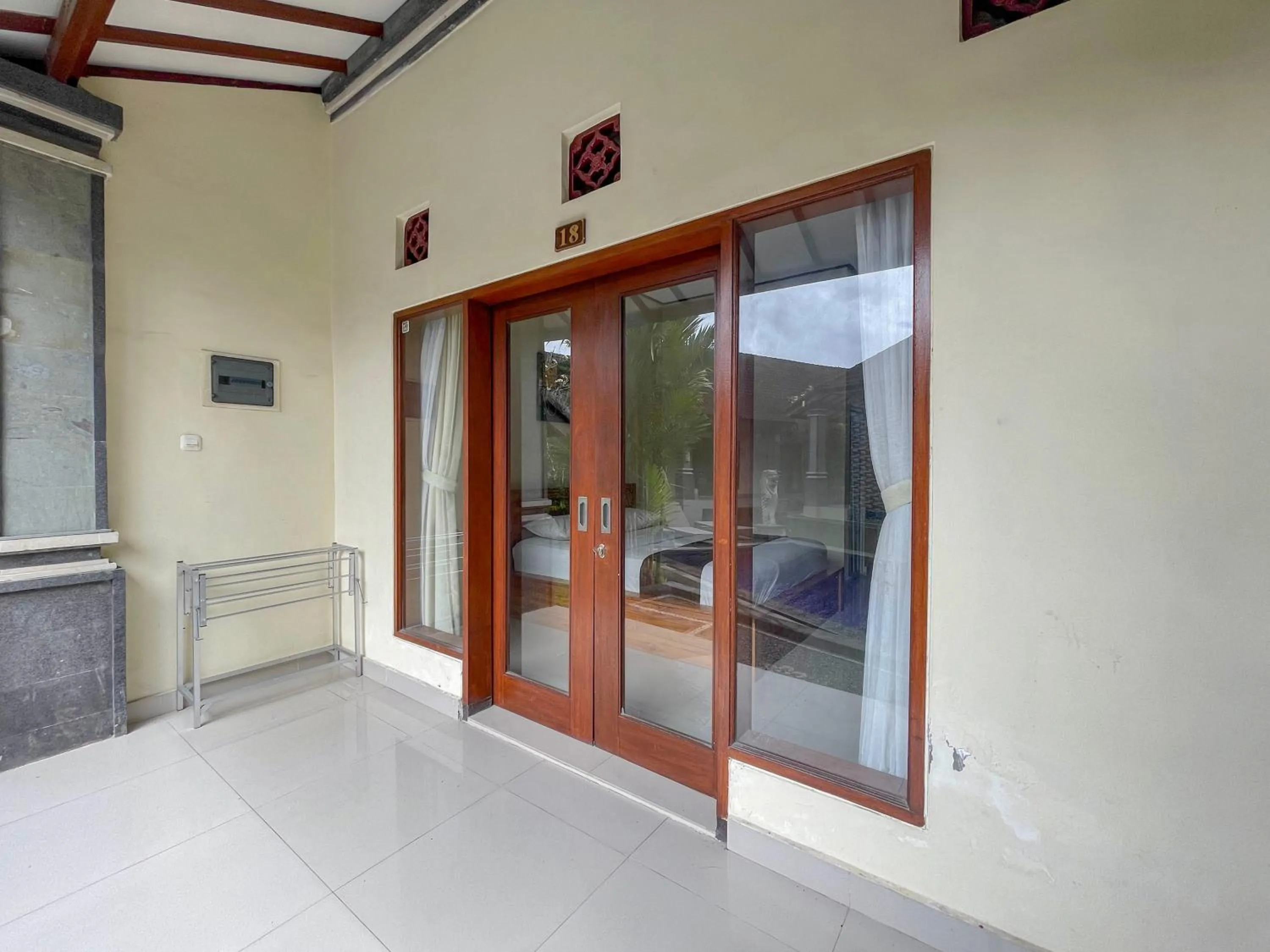 Property building in Urbanview Hotel Lilis Cempaka Mas Guesthouse