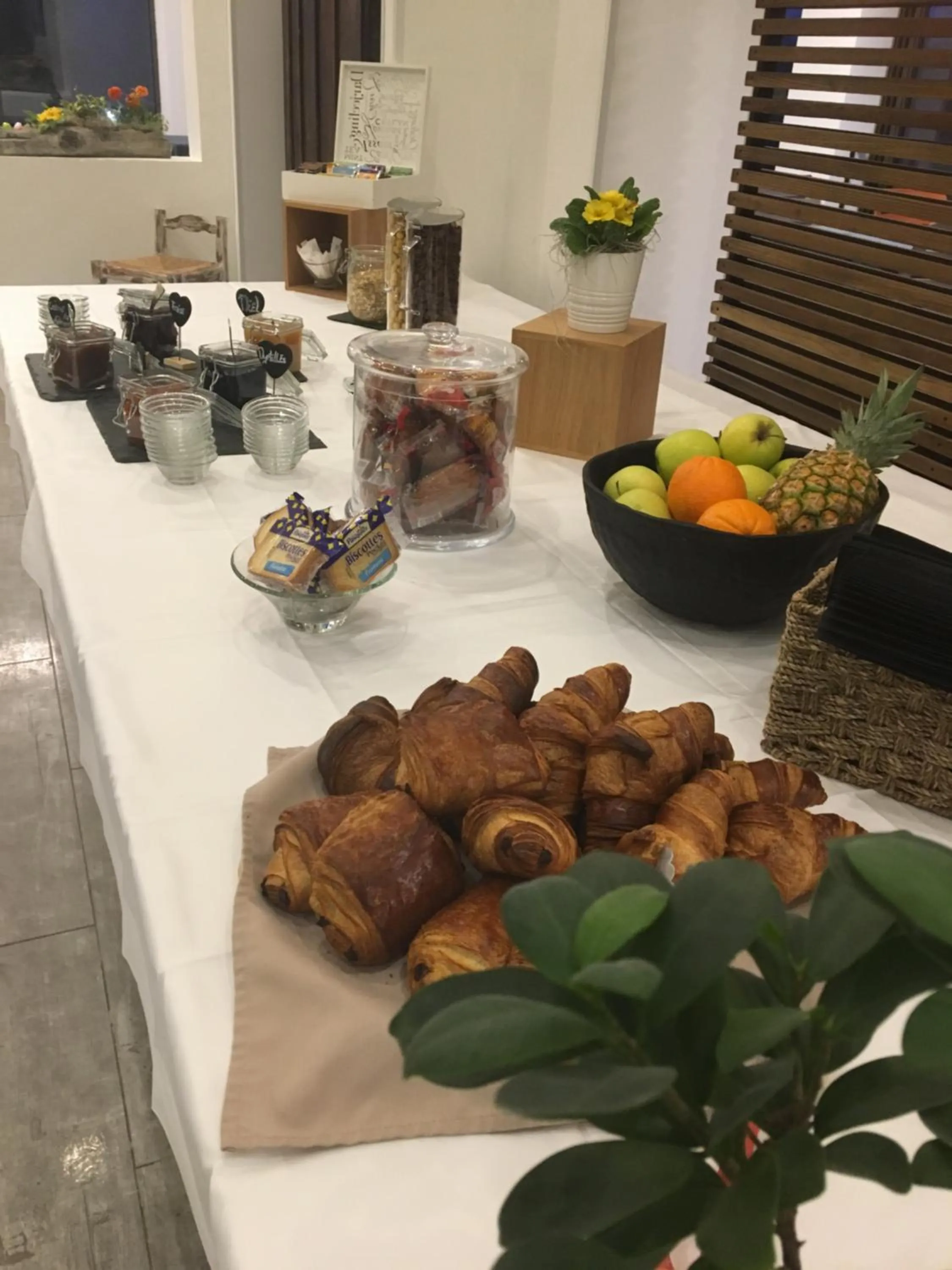 Buffet breakfast in Le Belvedere