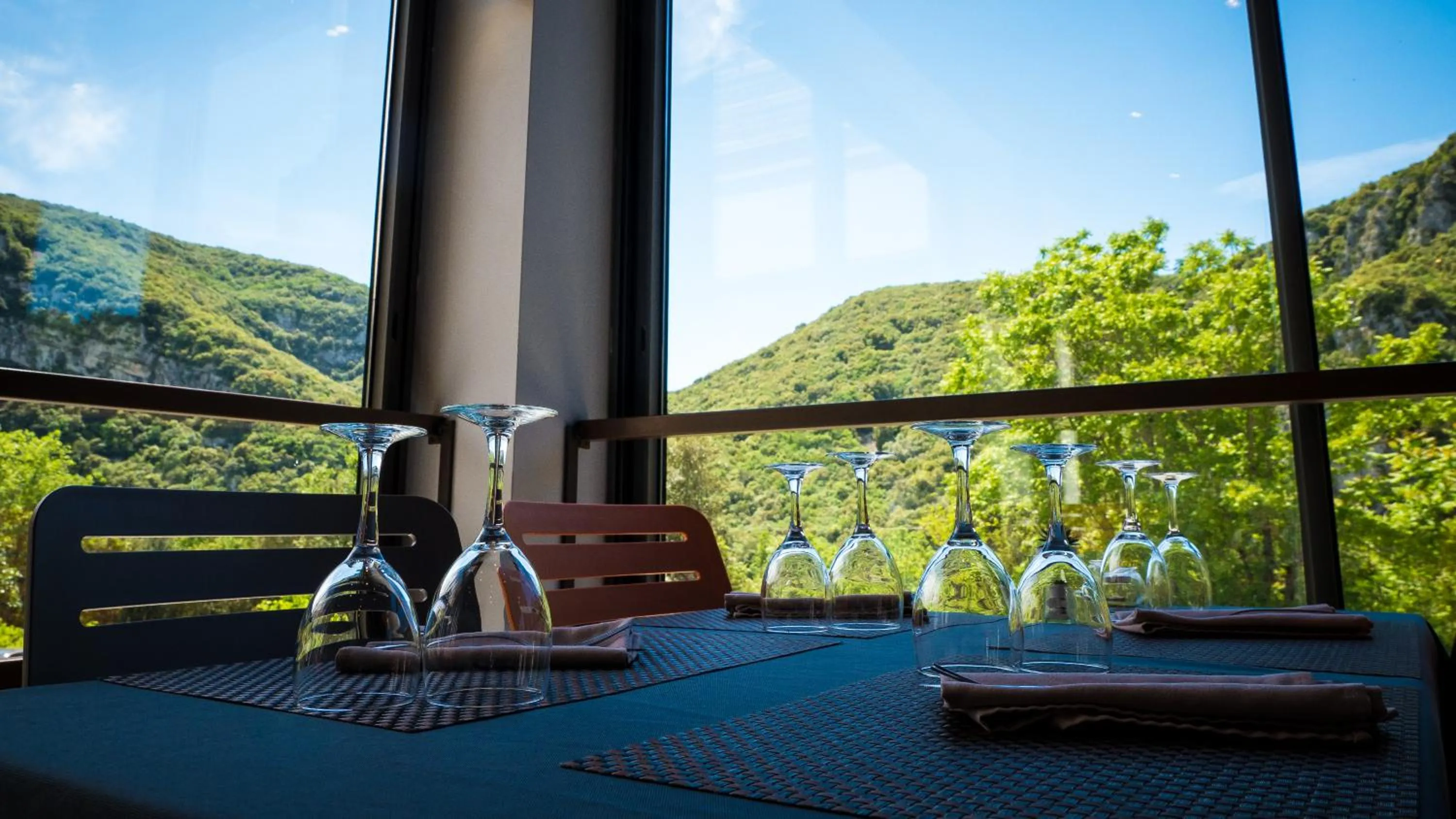 Restaurant/places to eat in Le Belvedere