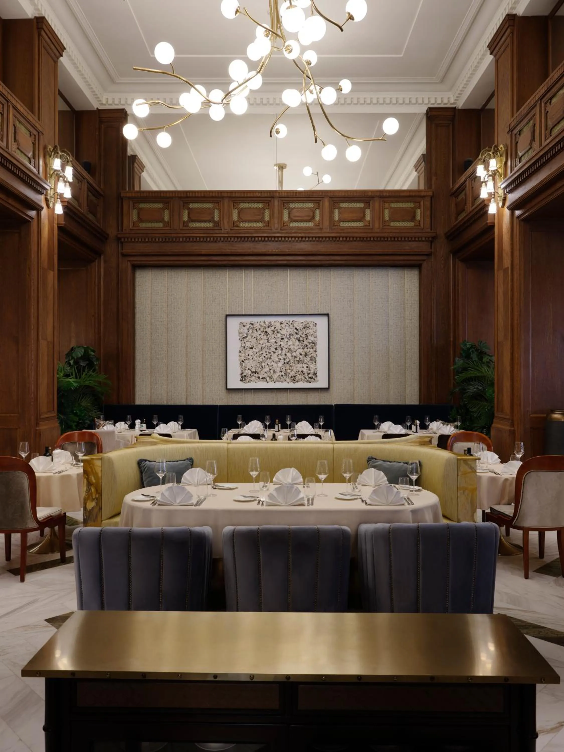 Restaurant/places to eat in Hotel Capital