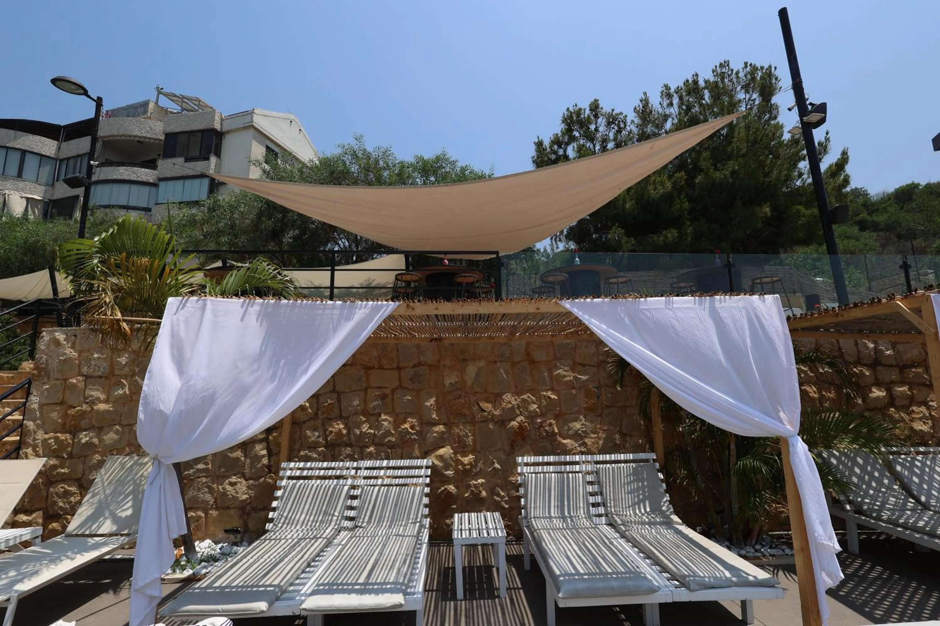 Patio in The Ray Hotel and Studios