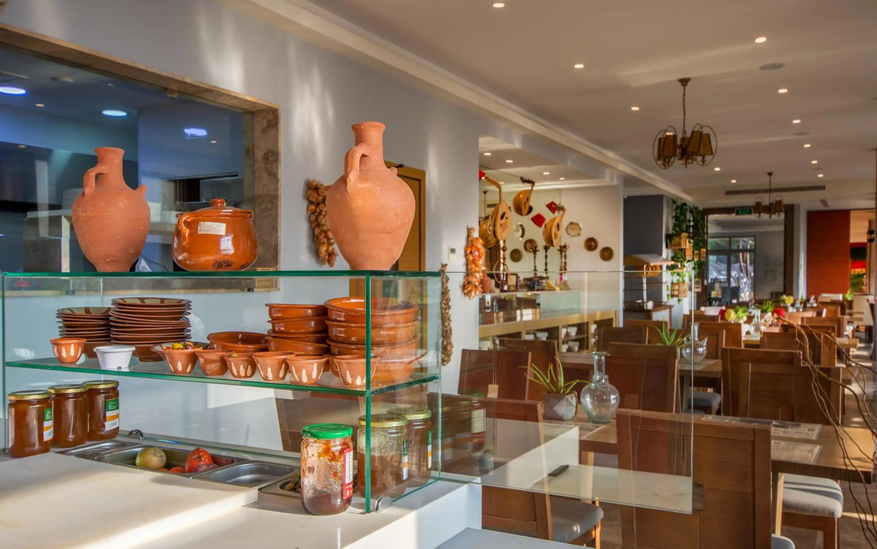 Restaurant/places to eat in The Ray Hotel and Studios