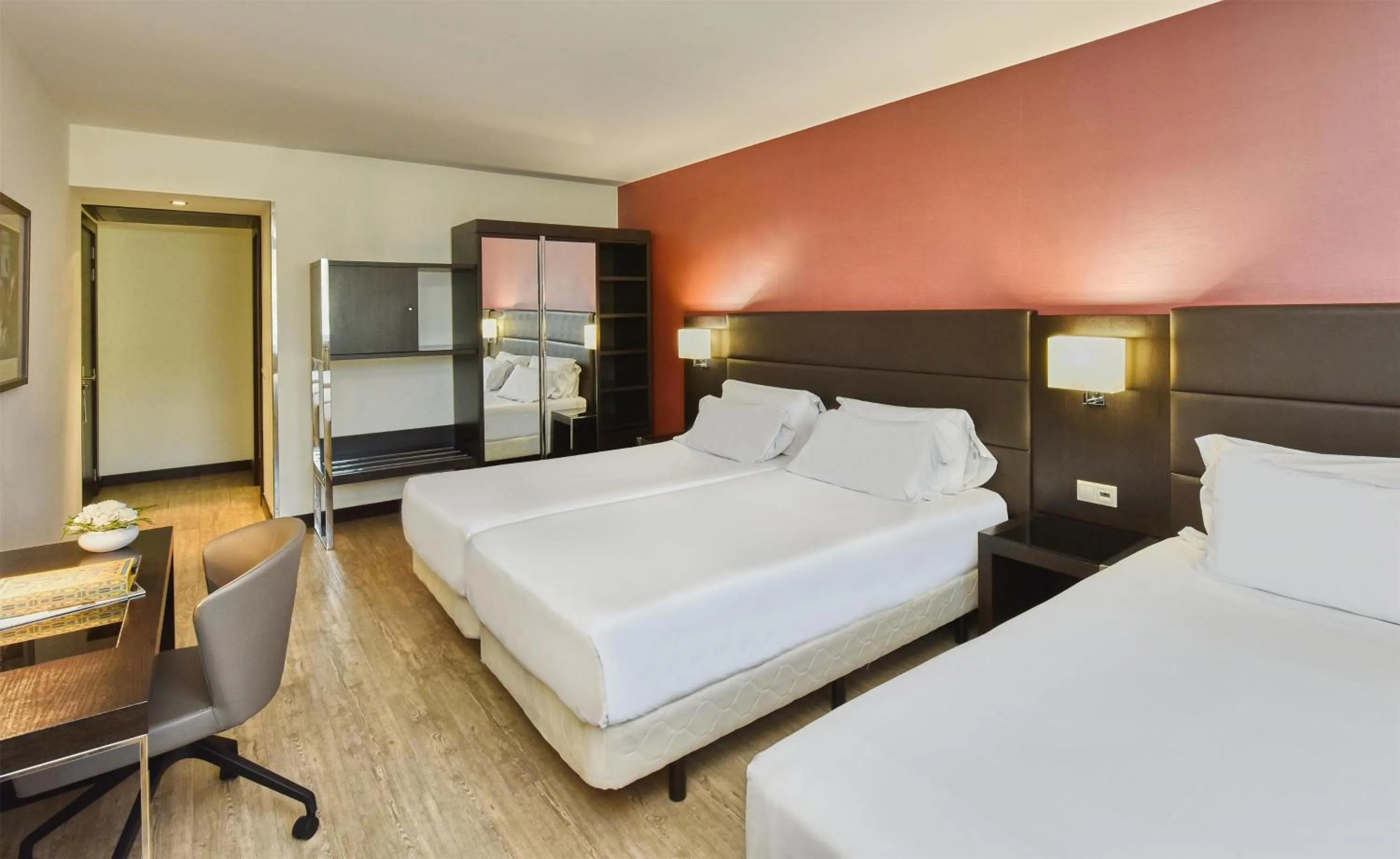 Bedroom, Bed in NH Coimbra Dona Ines