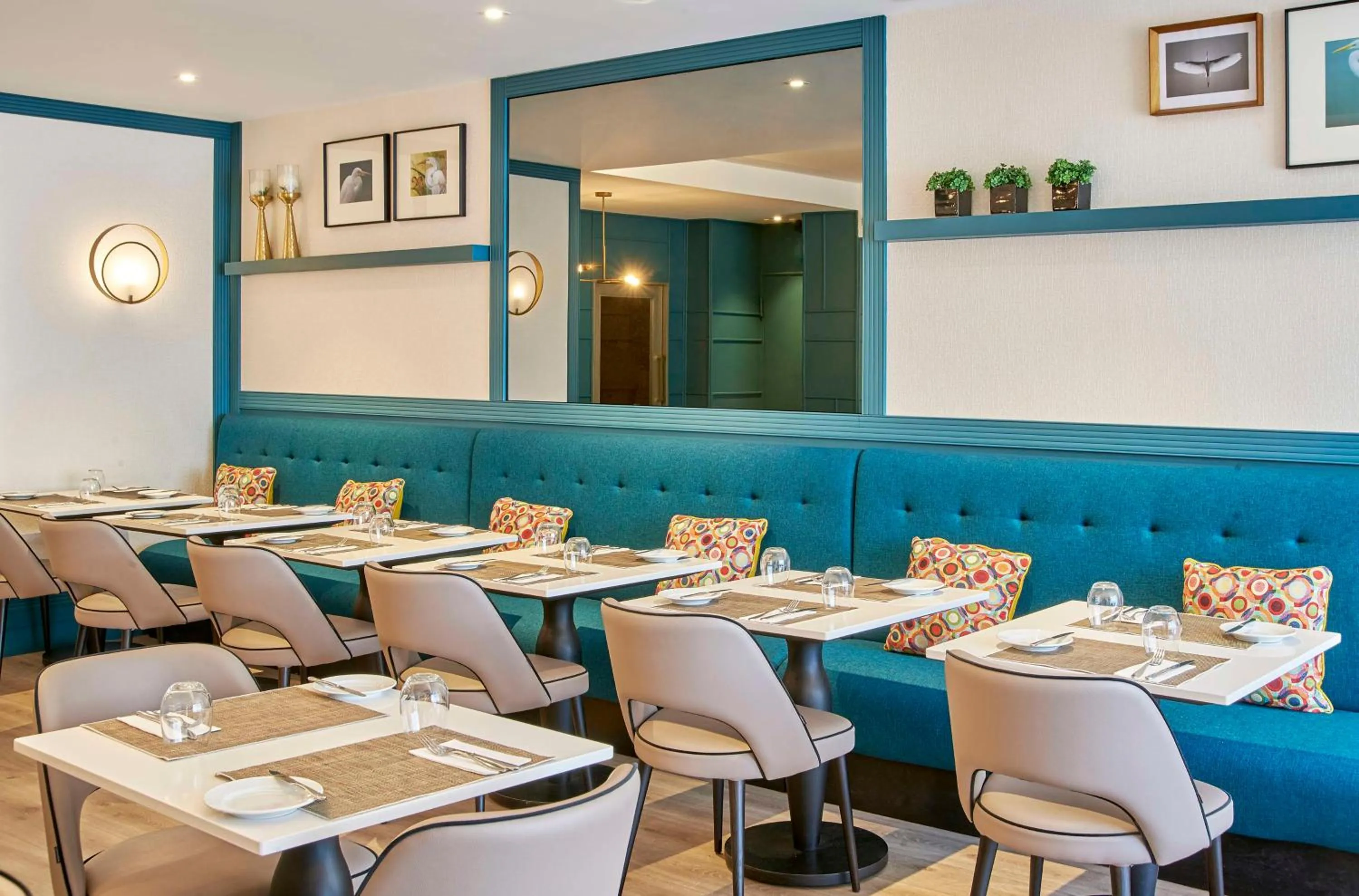 Restaurant/places to eat in NH Coimbra Dona Ines