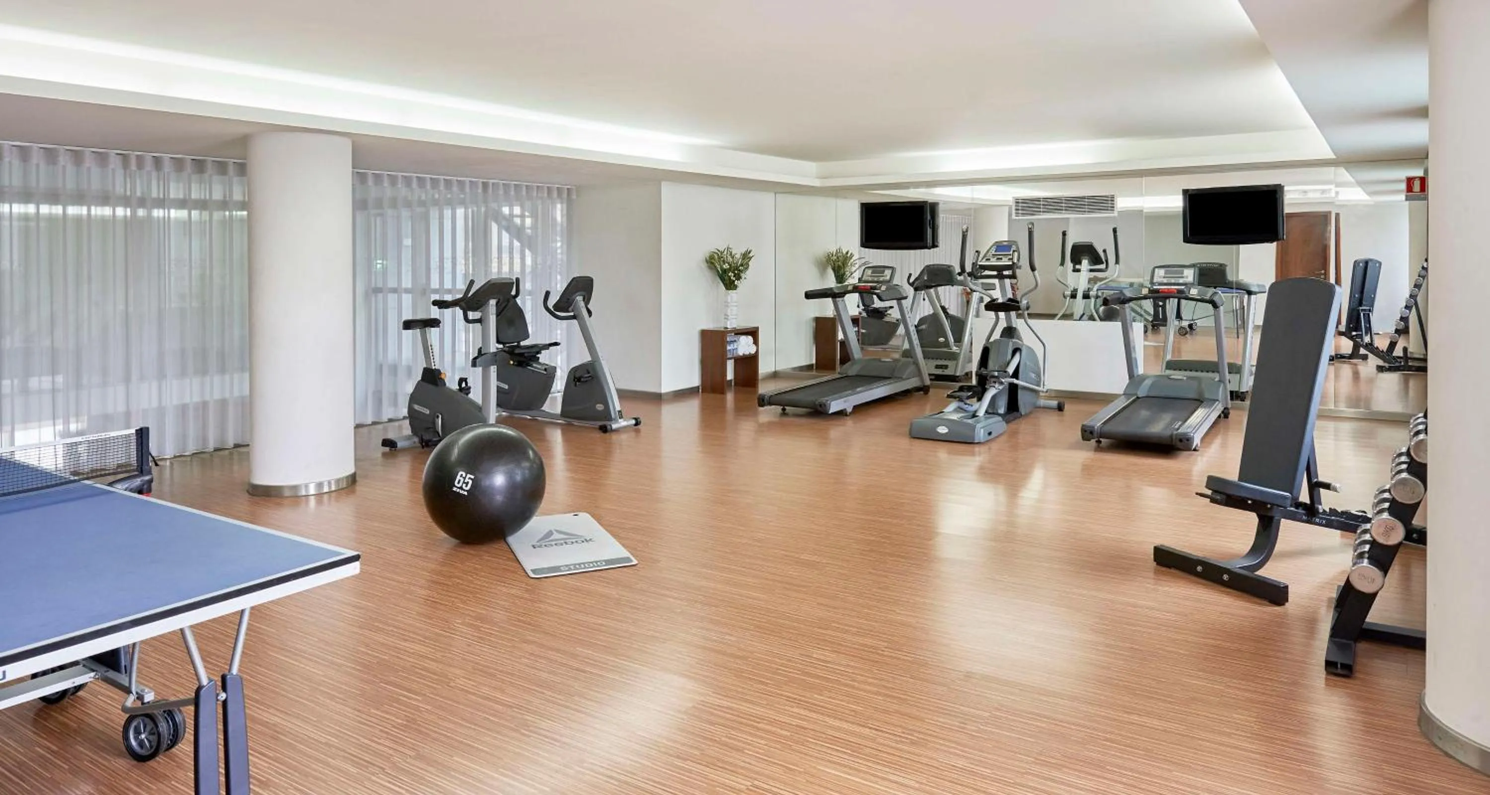 Fitness centre/facilities in NH Coimbra Dona Ines