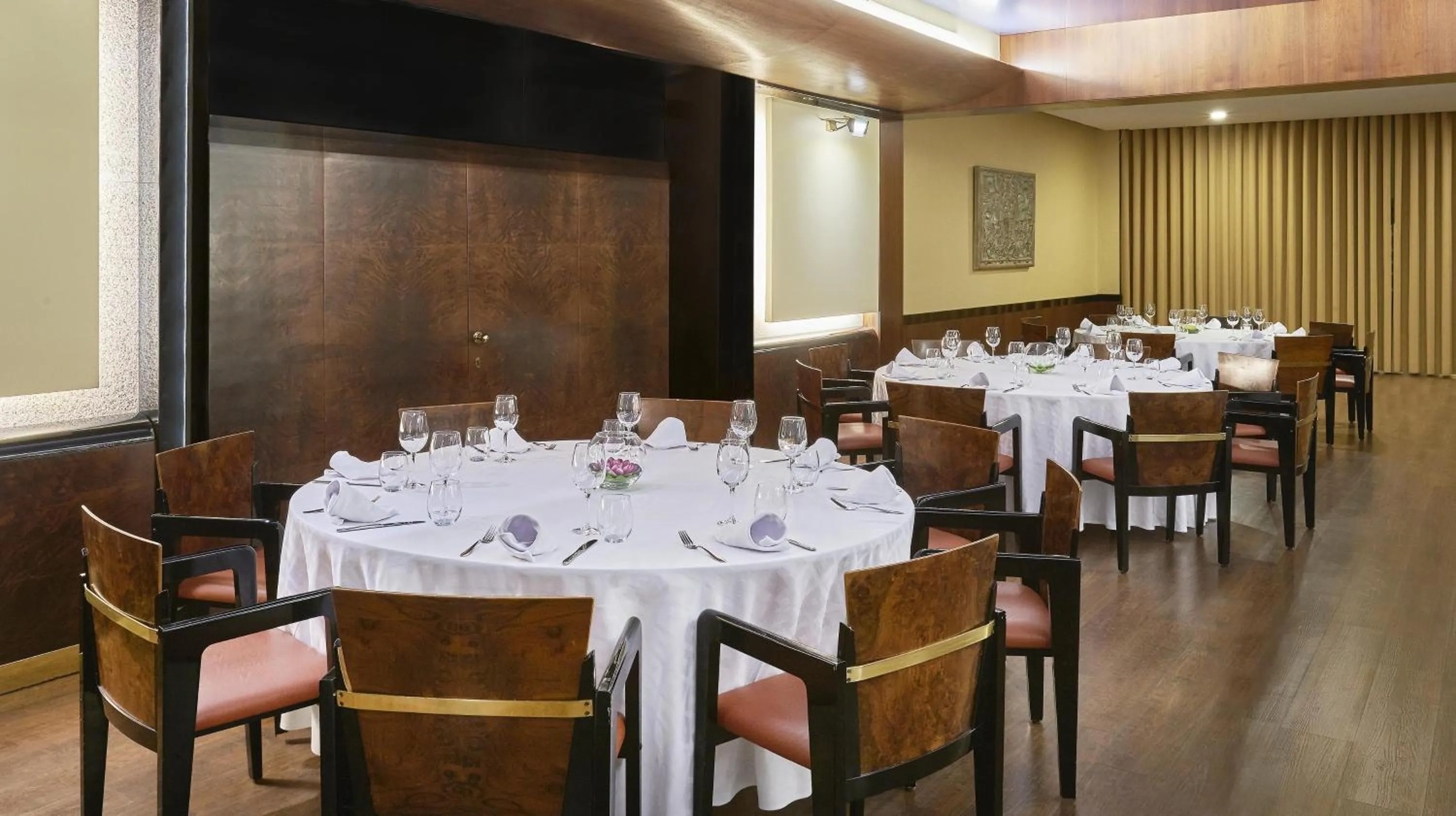 Restaurant/places to eat in NH Coimbra Dona Ines