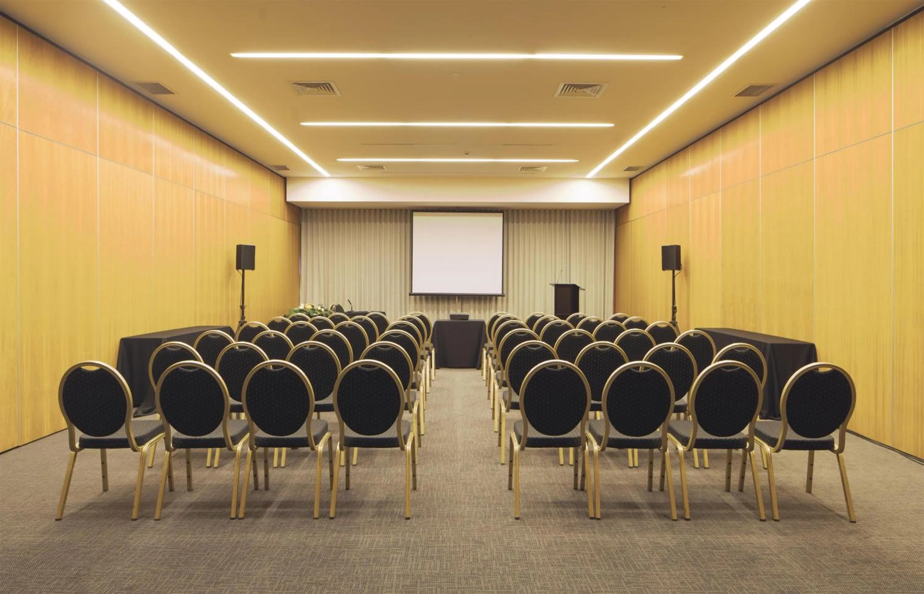 Bedroom in NH Coimbra Dona Ines