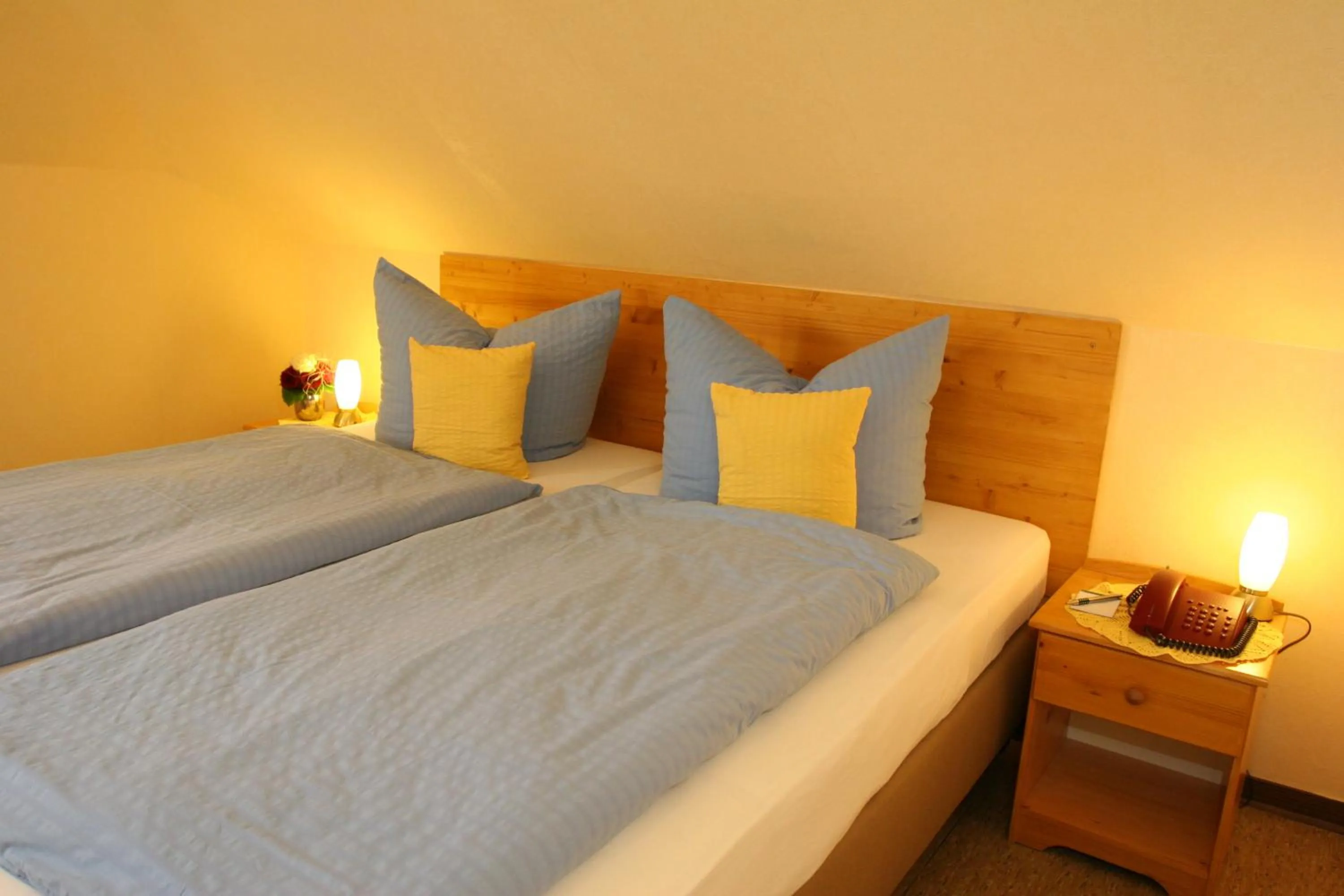 Bedroom, Bed in Hotel Krone Rüdesheim