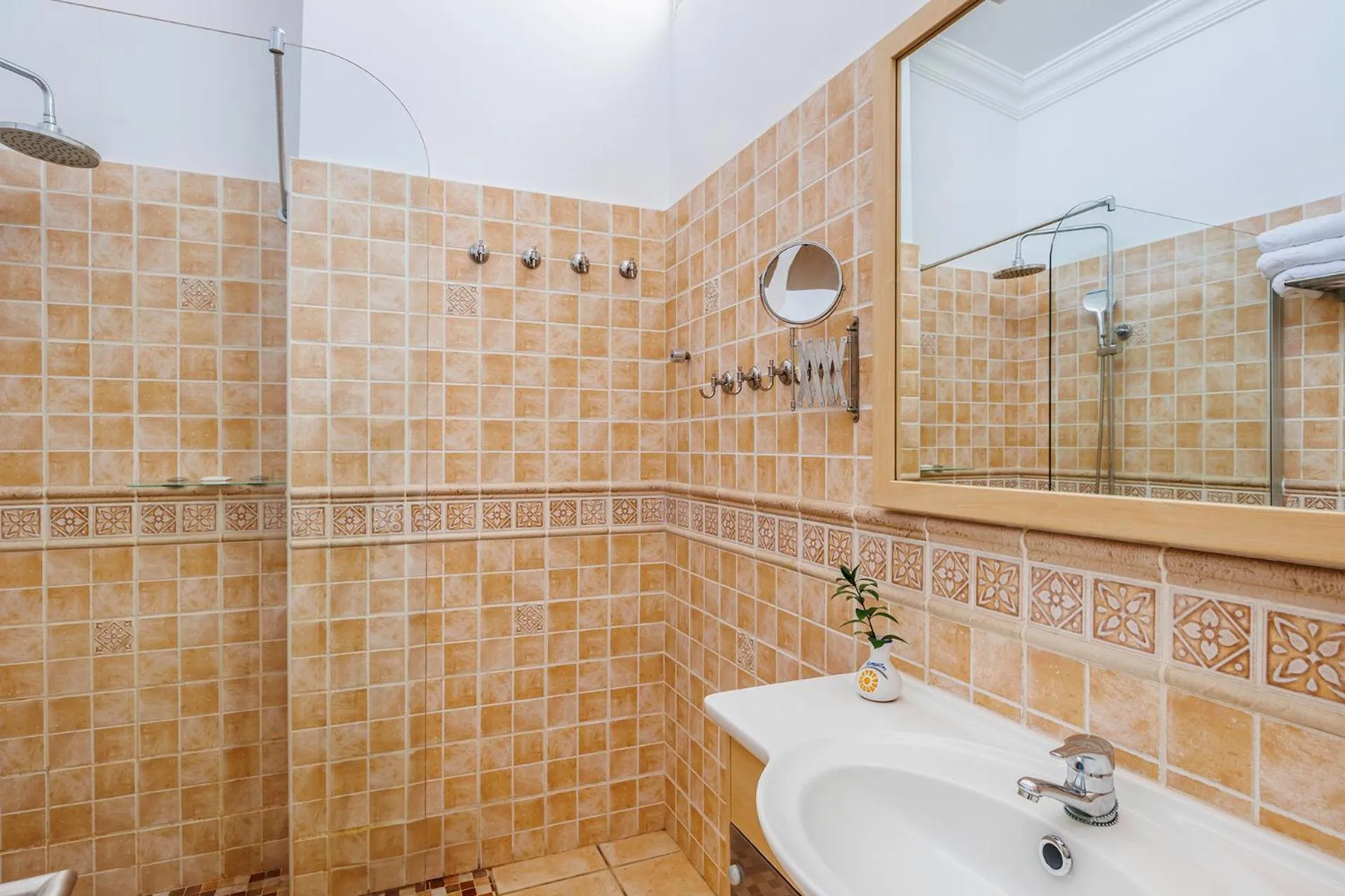 Shower in Sunsuites Carolina