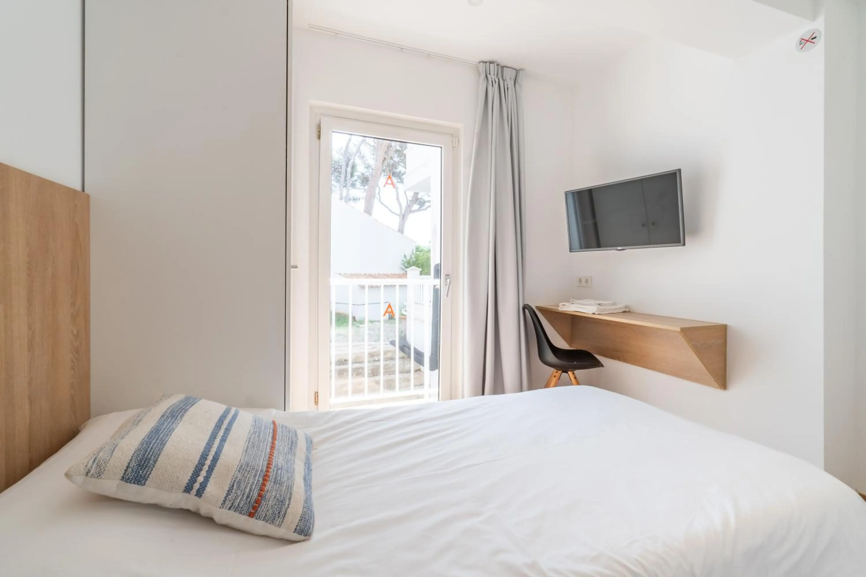 Inner courtyard view, Bed in Hostal Alzina