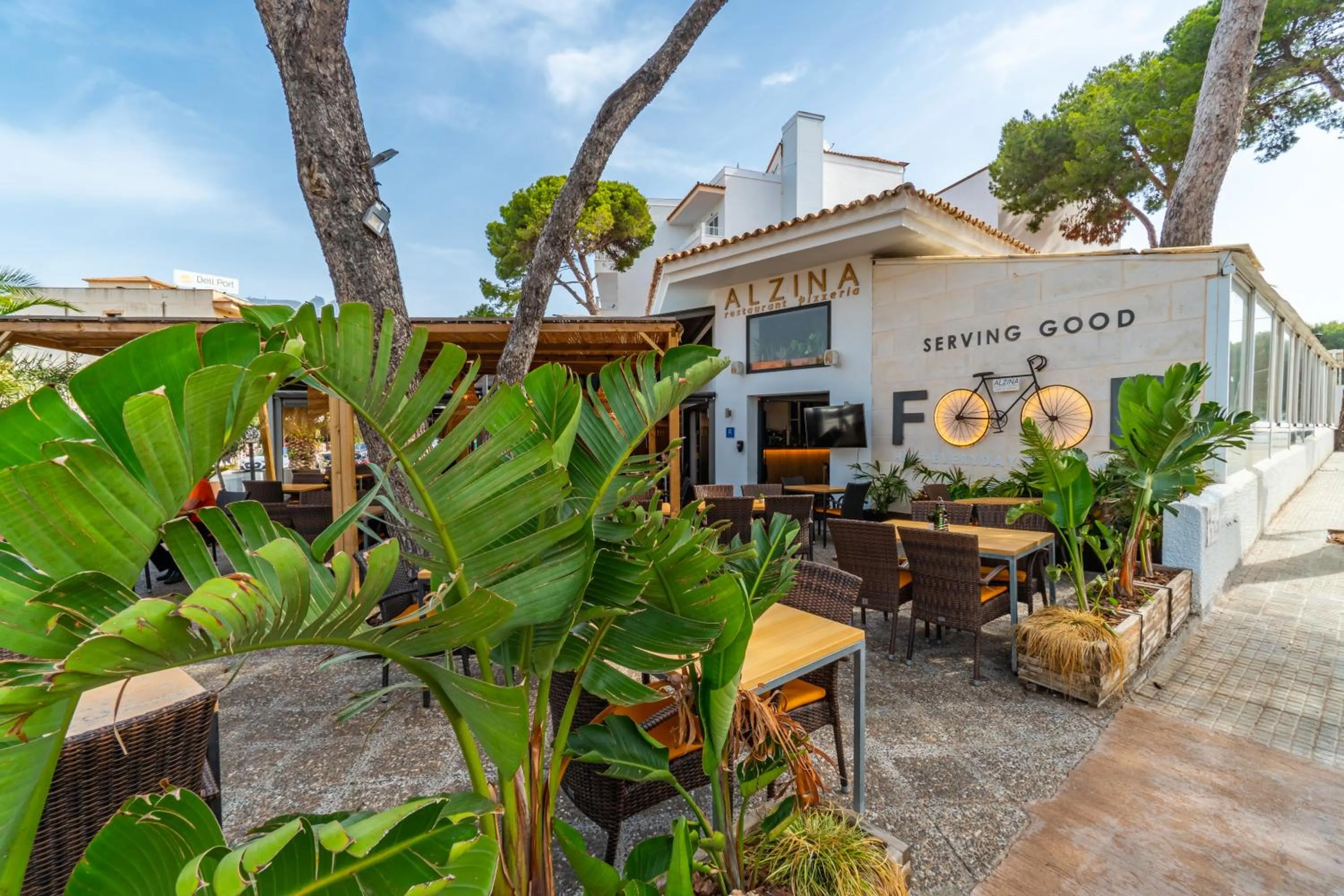 Restaurant/places to eat in Hostal Alzina