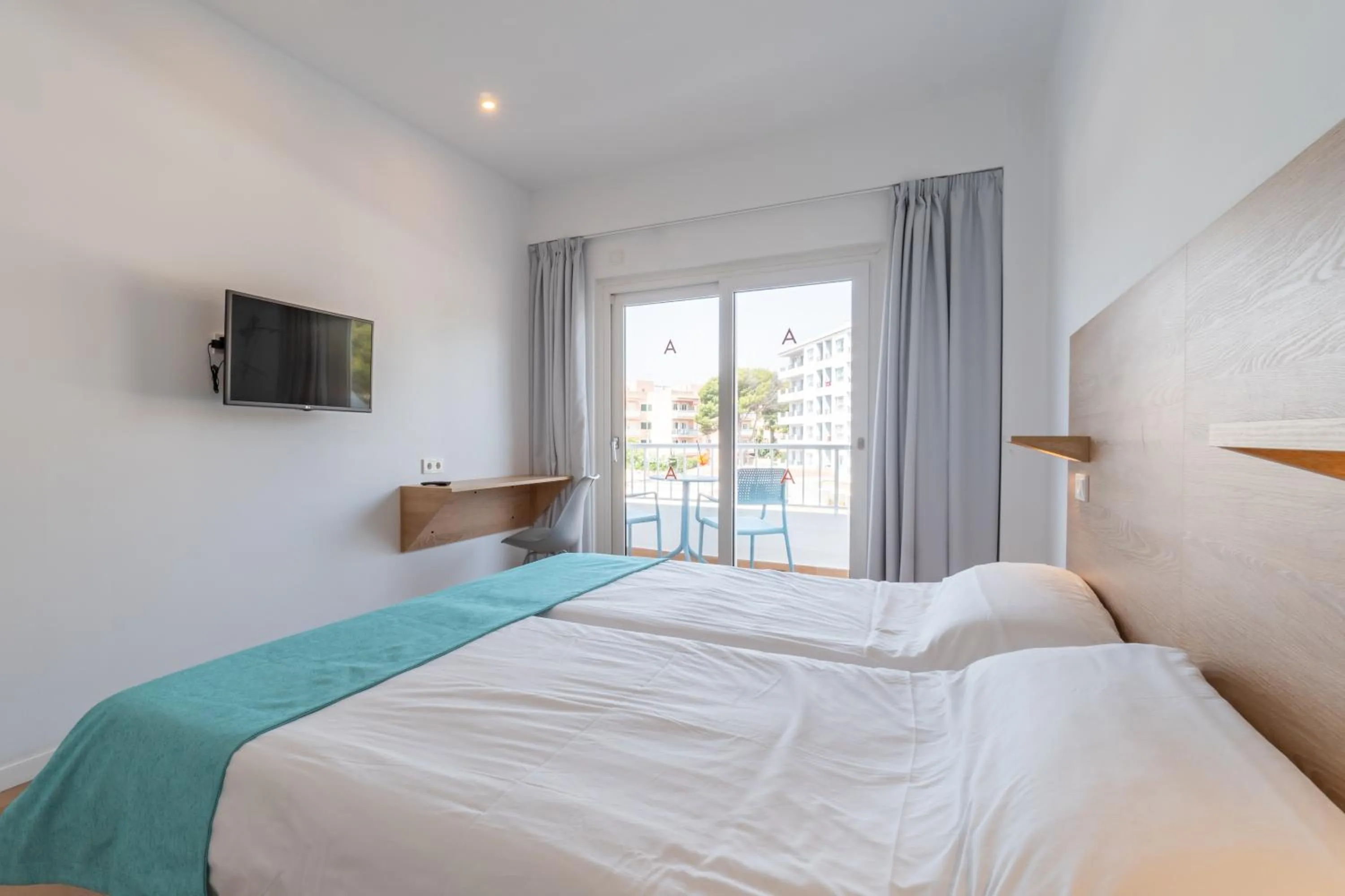 Street view, Bed in Hostal Alzina