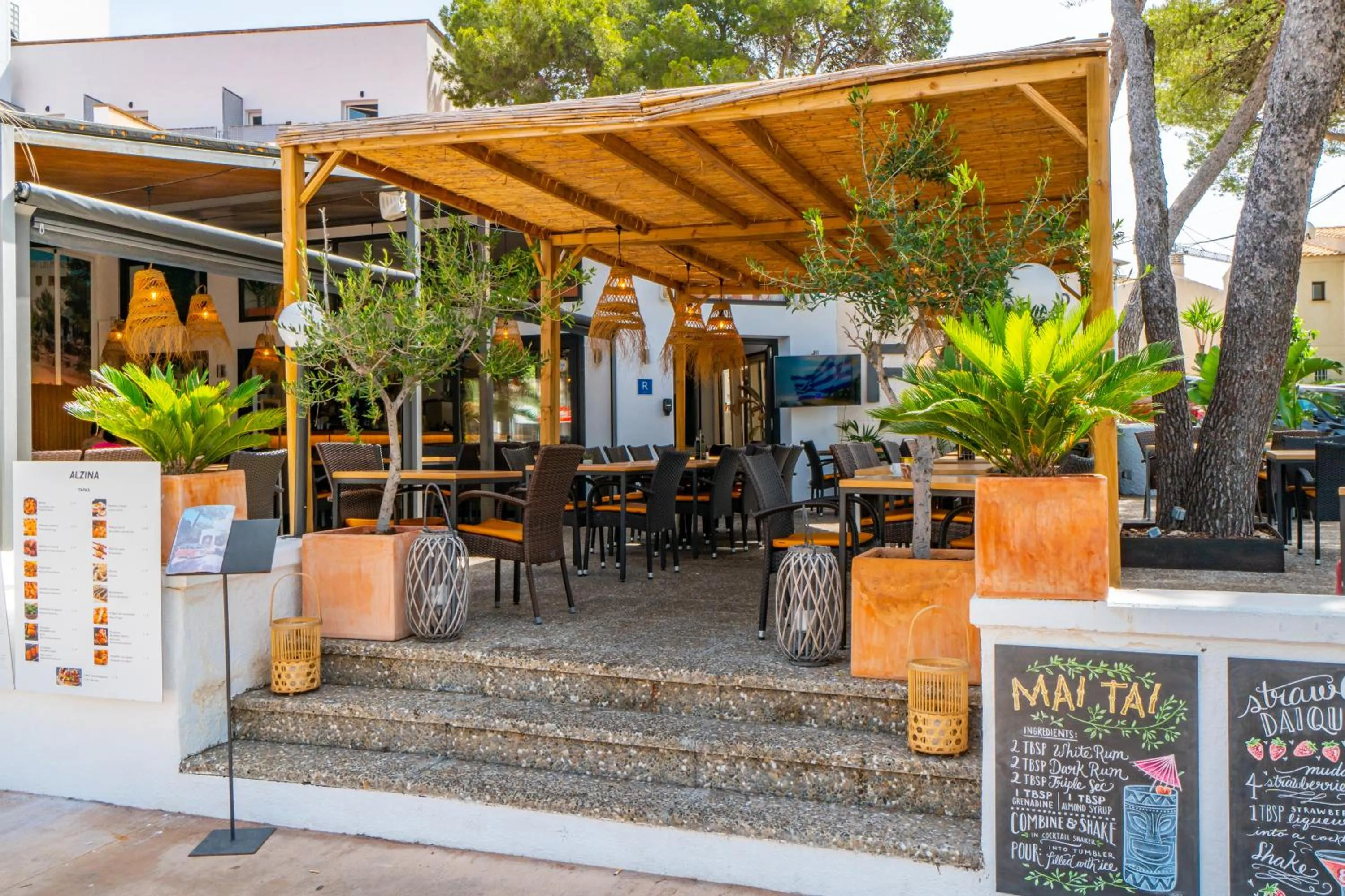 Restaurant/places to eat in Hostal Alzina