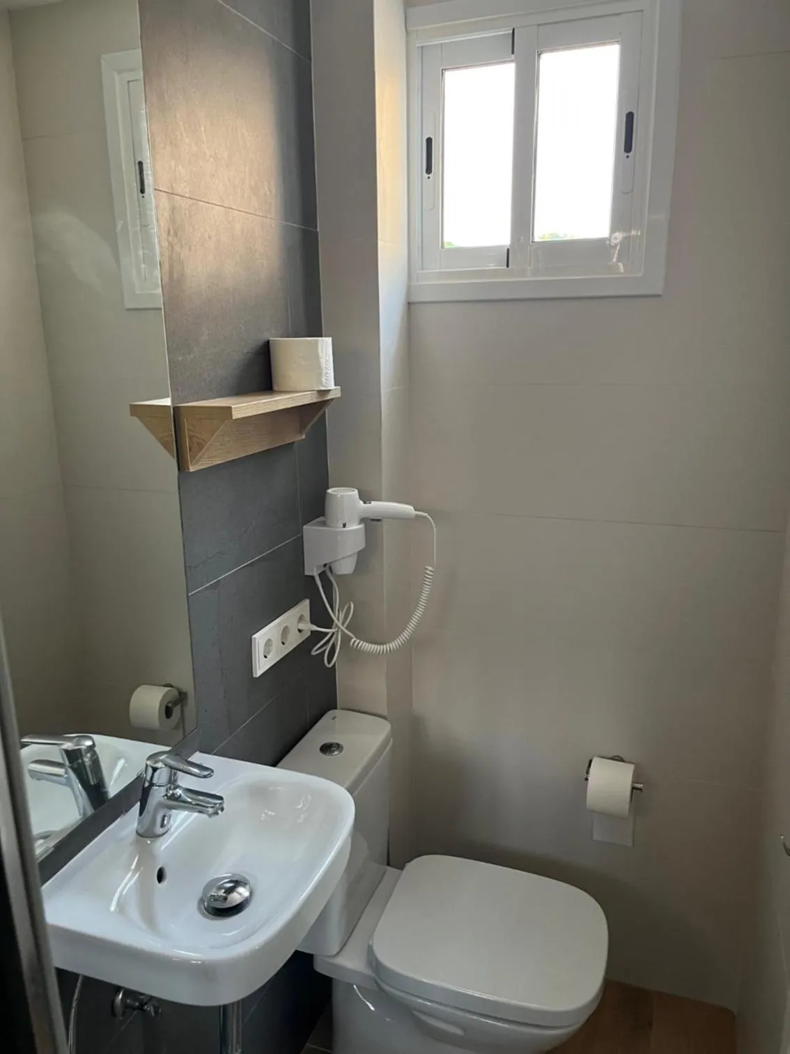 Toilet in Hostal Alzina