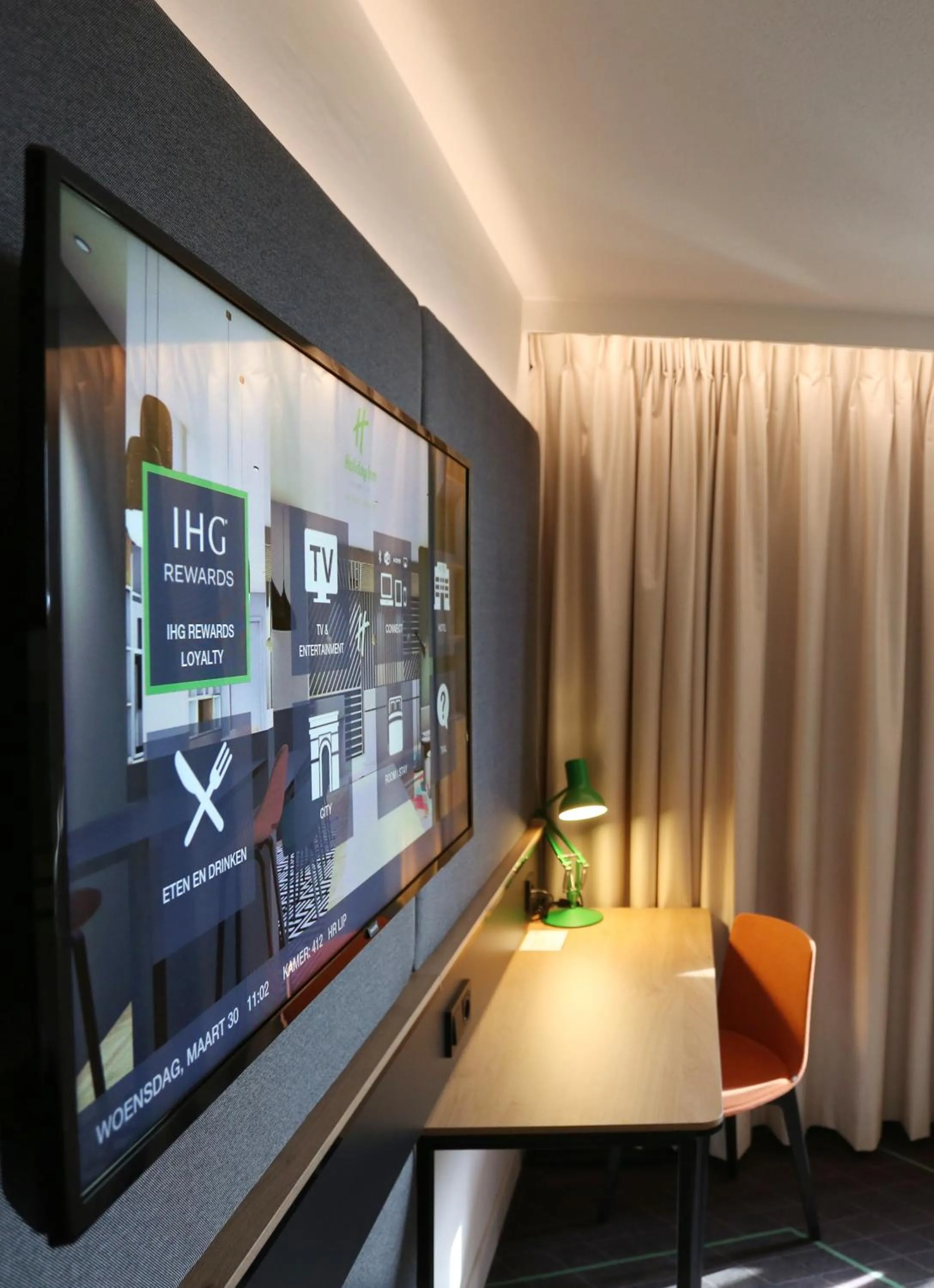 TV and multimedia in Holiday Inn The Hague - Voorburg, an IHG Hotel