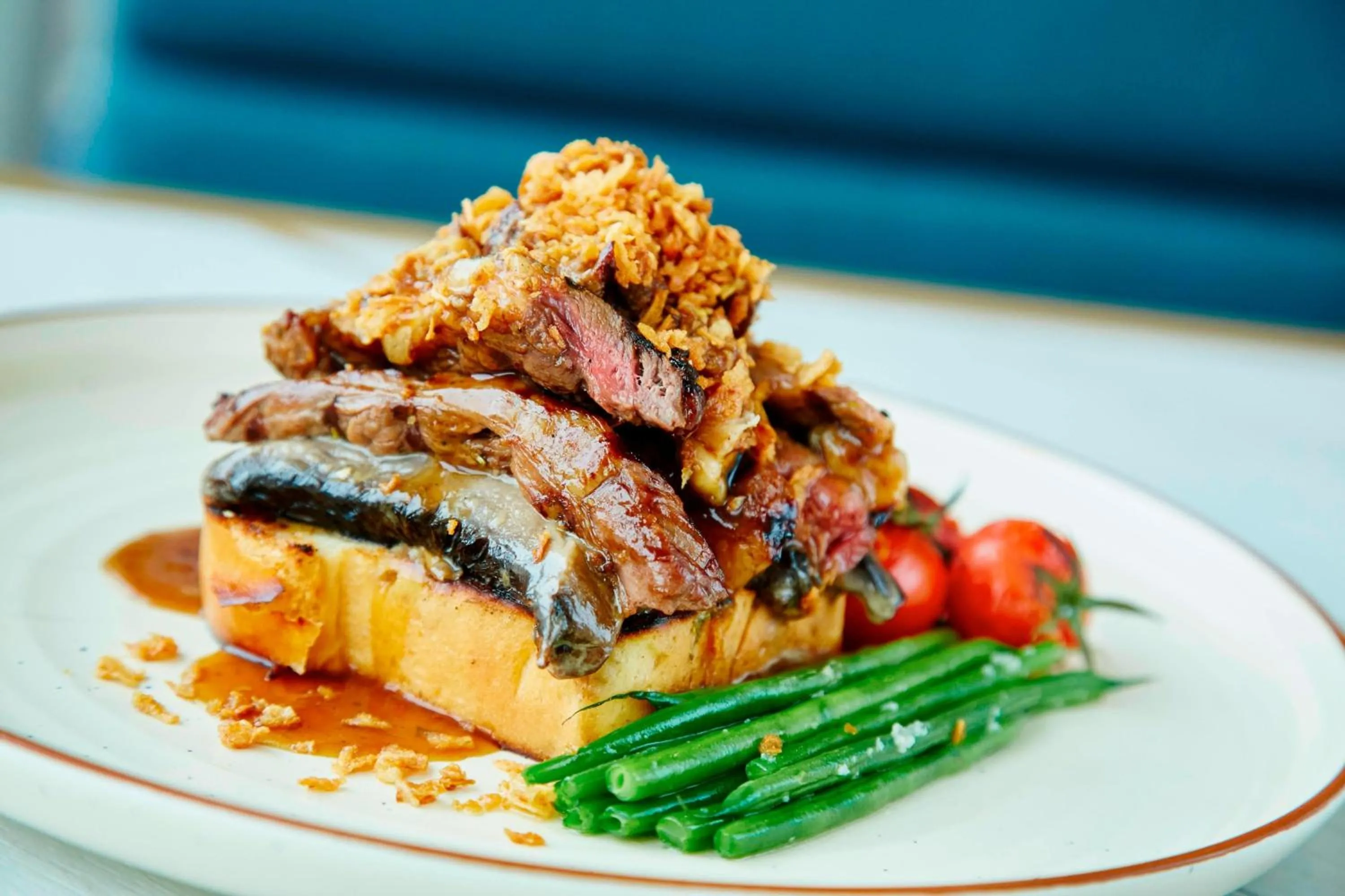 Lounge or bar in Courtyard by Marriott Luton Airport