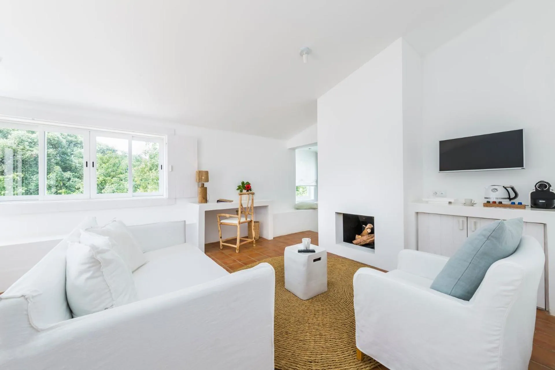 Communal lounge/ TV room in Octant Vila Monte