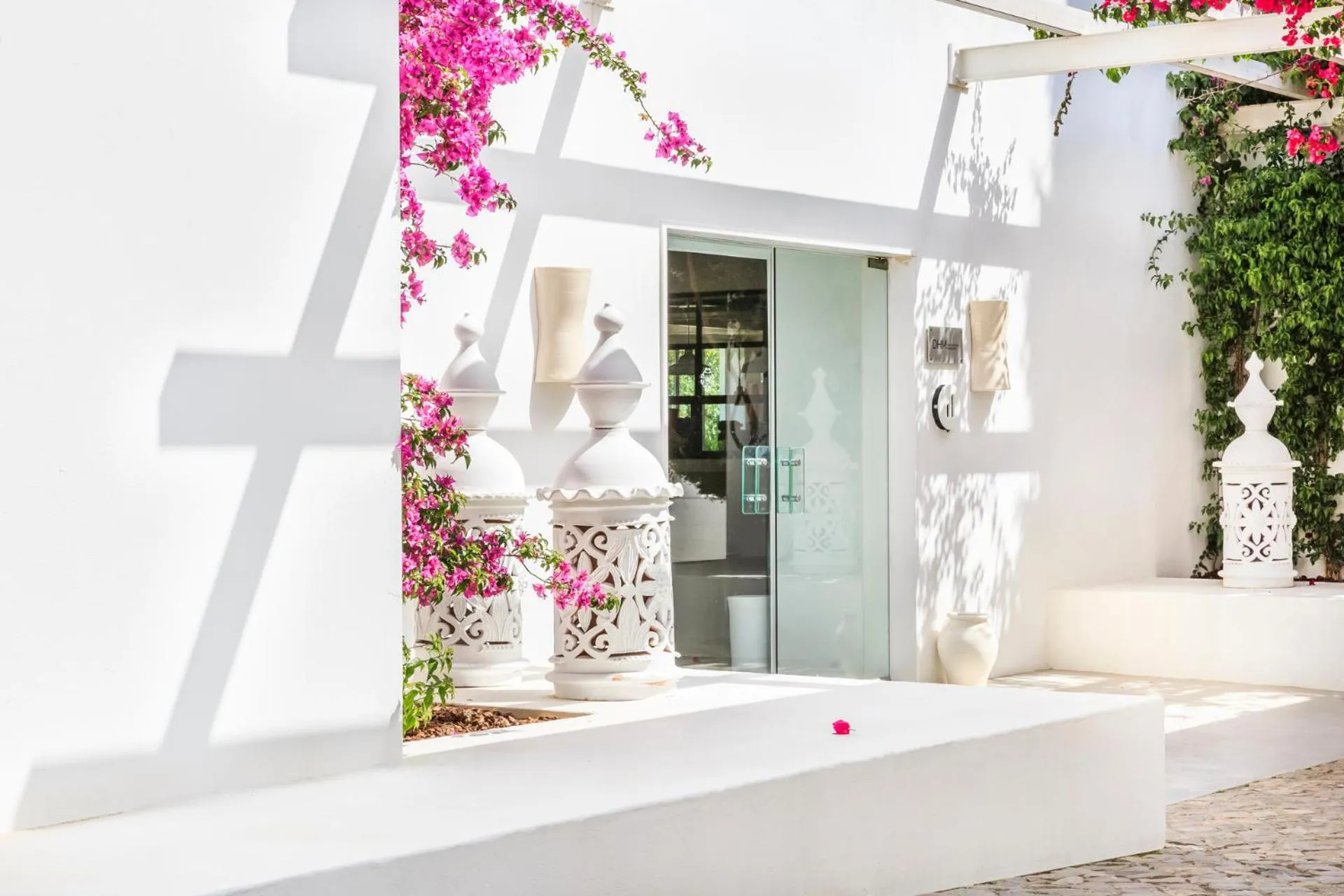 Facade/entrance in Octant Vila Monte