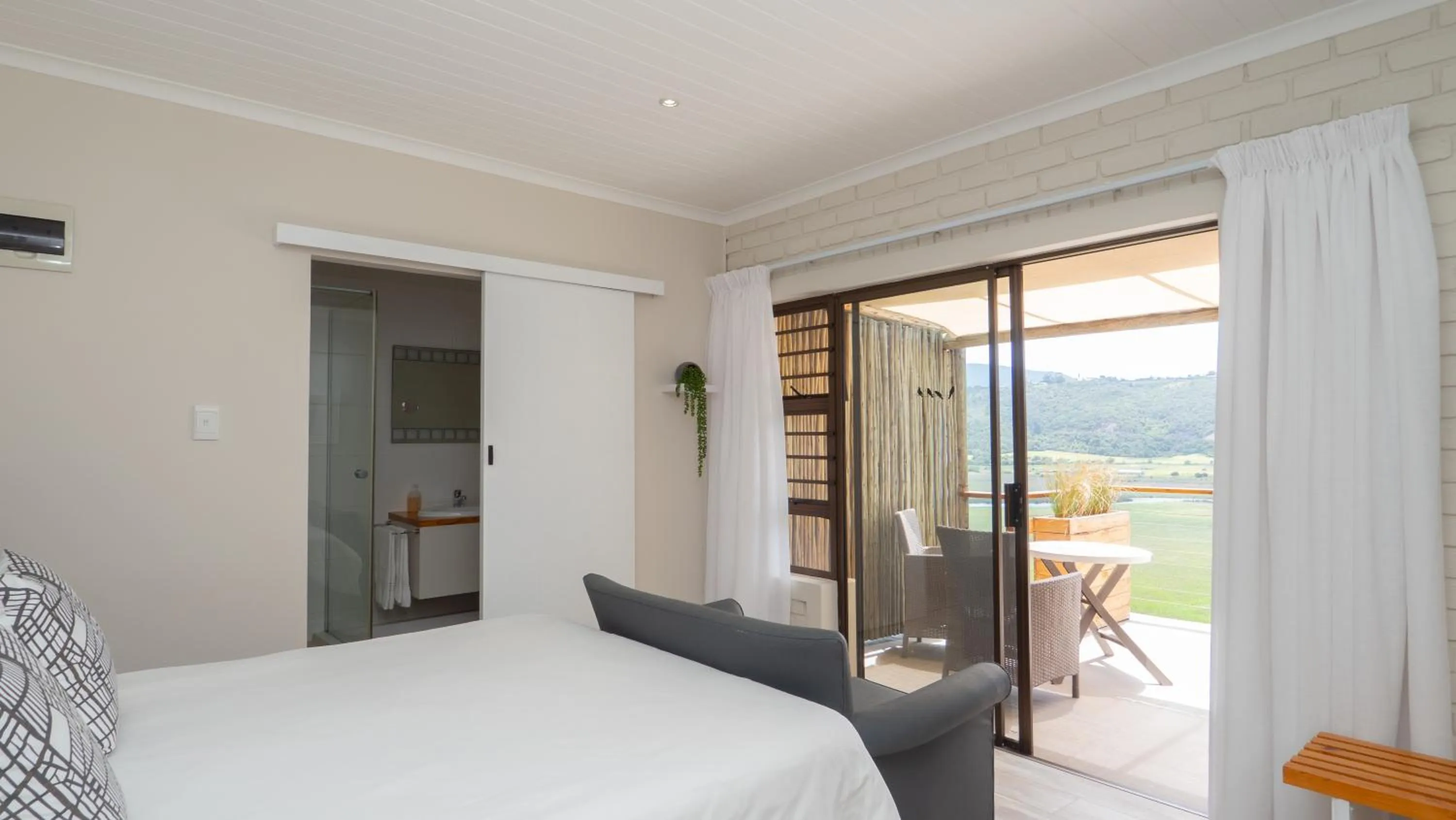 Photo of the whole room, Bed in Interlaken Guest House