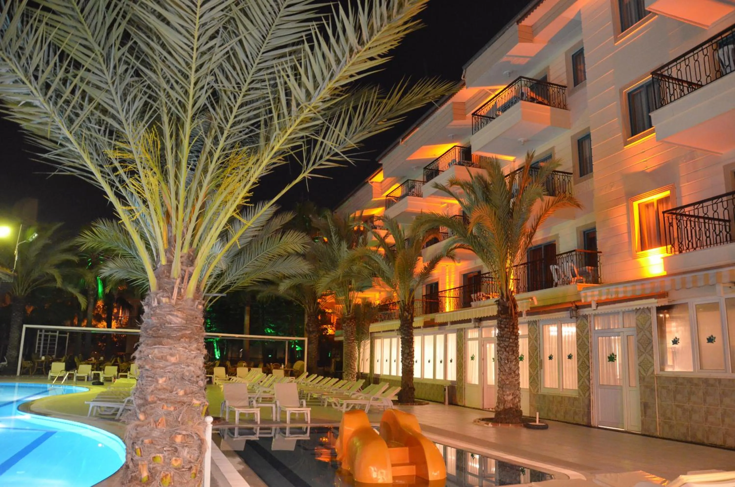 Facade/entrance in Cinar Family Suite Hotel