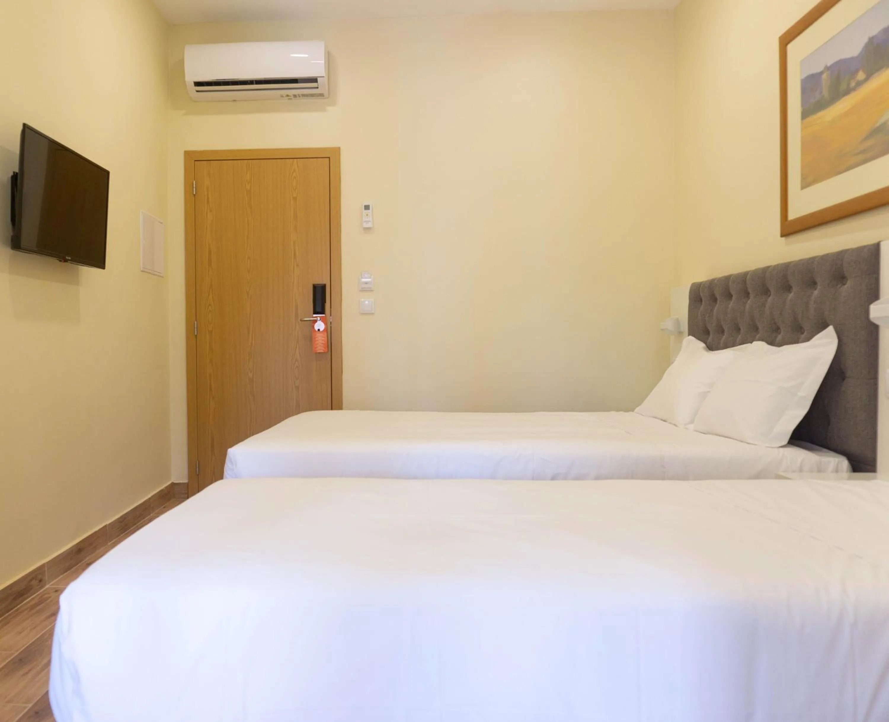 Bedroom, Bed in Residencial do Areeiro