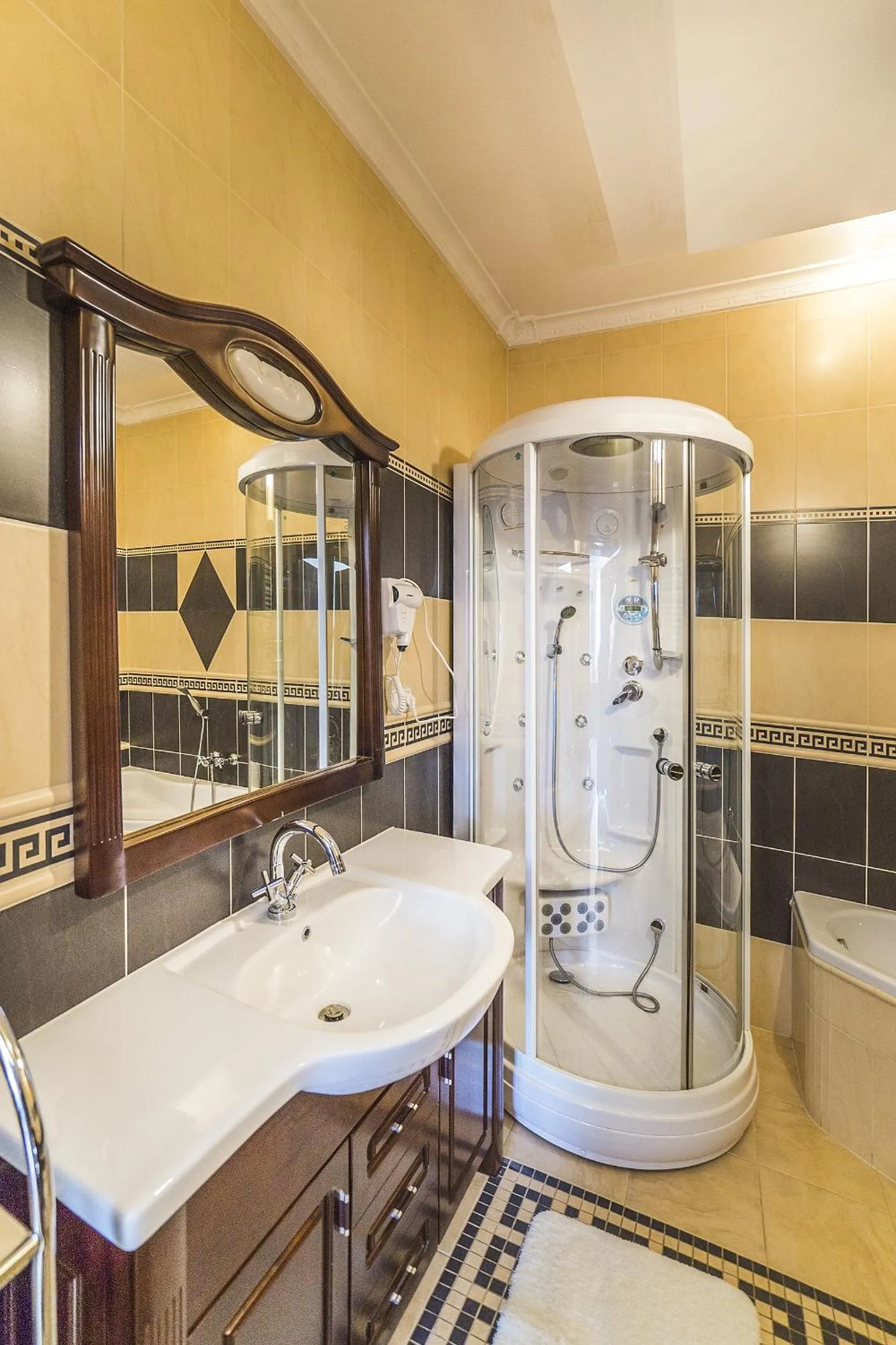 Shower in Willa Aleksander