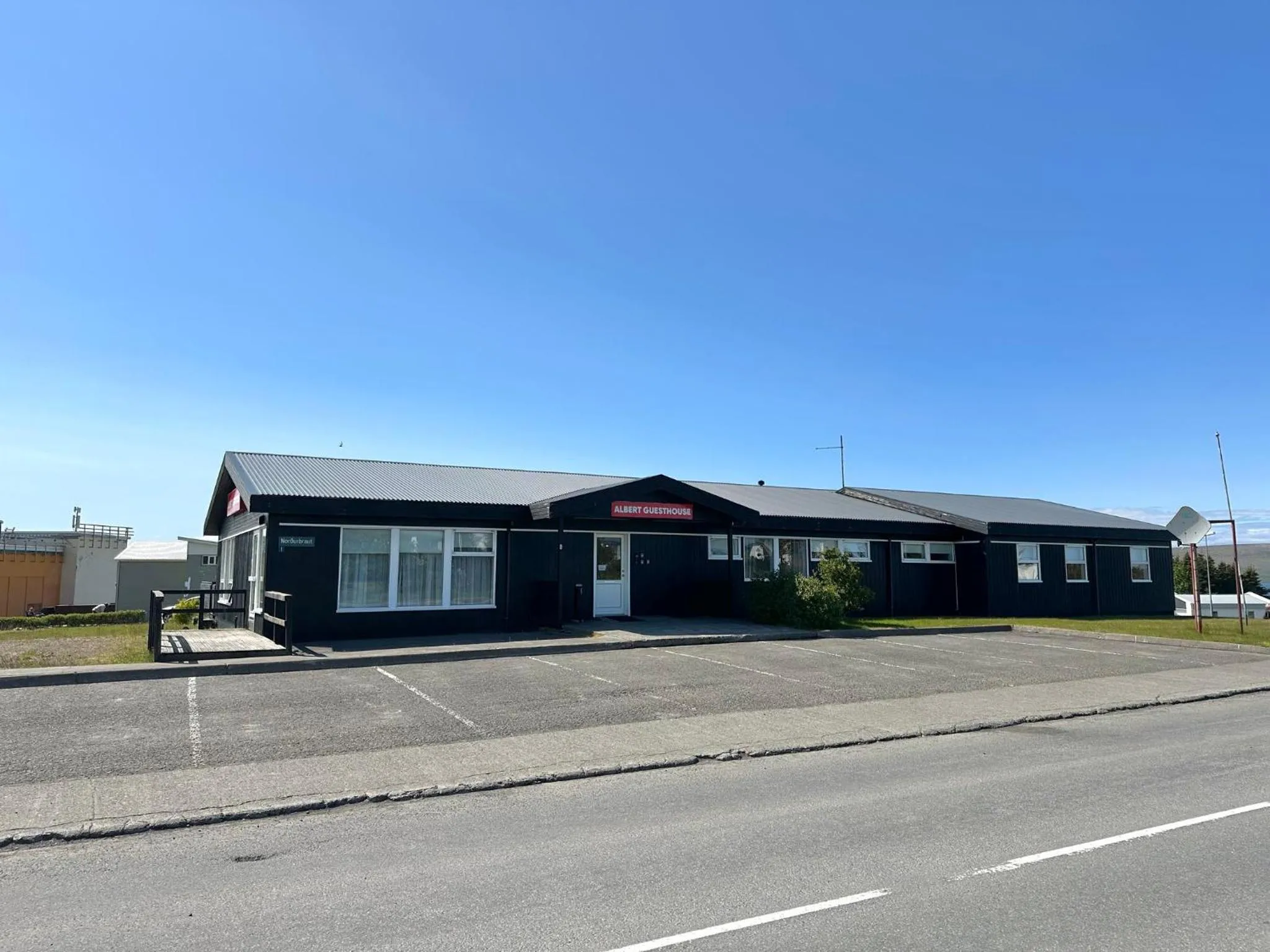 Facade/entrance in ALBERT Guesthouse
