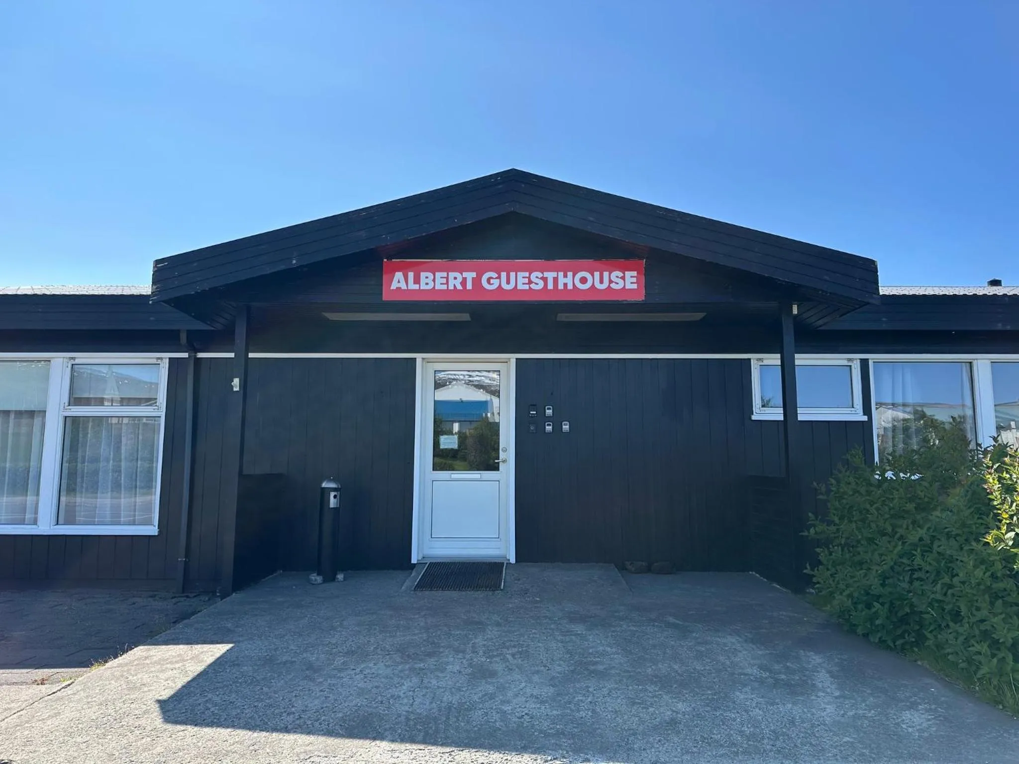 Facade/entrance in ALBERT Guesthouse