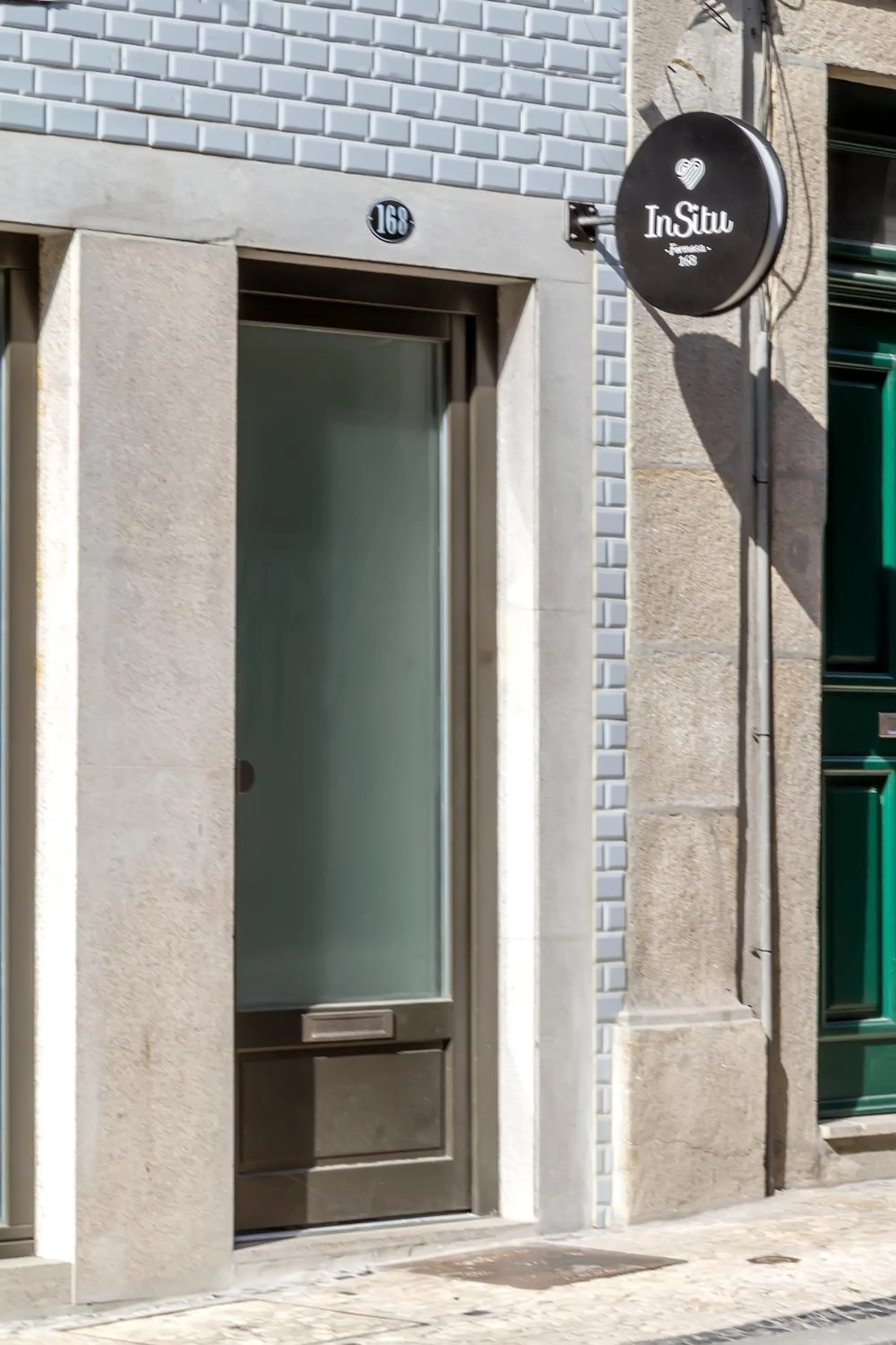 Facade/entrance in Formosa 168 by Guestify