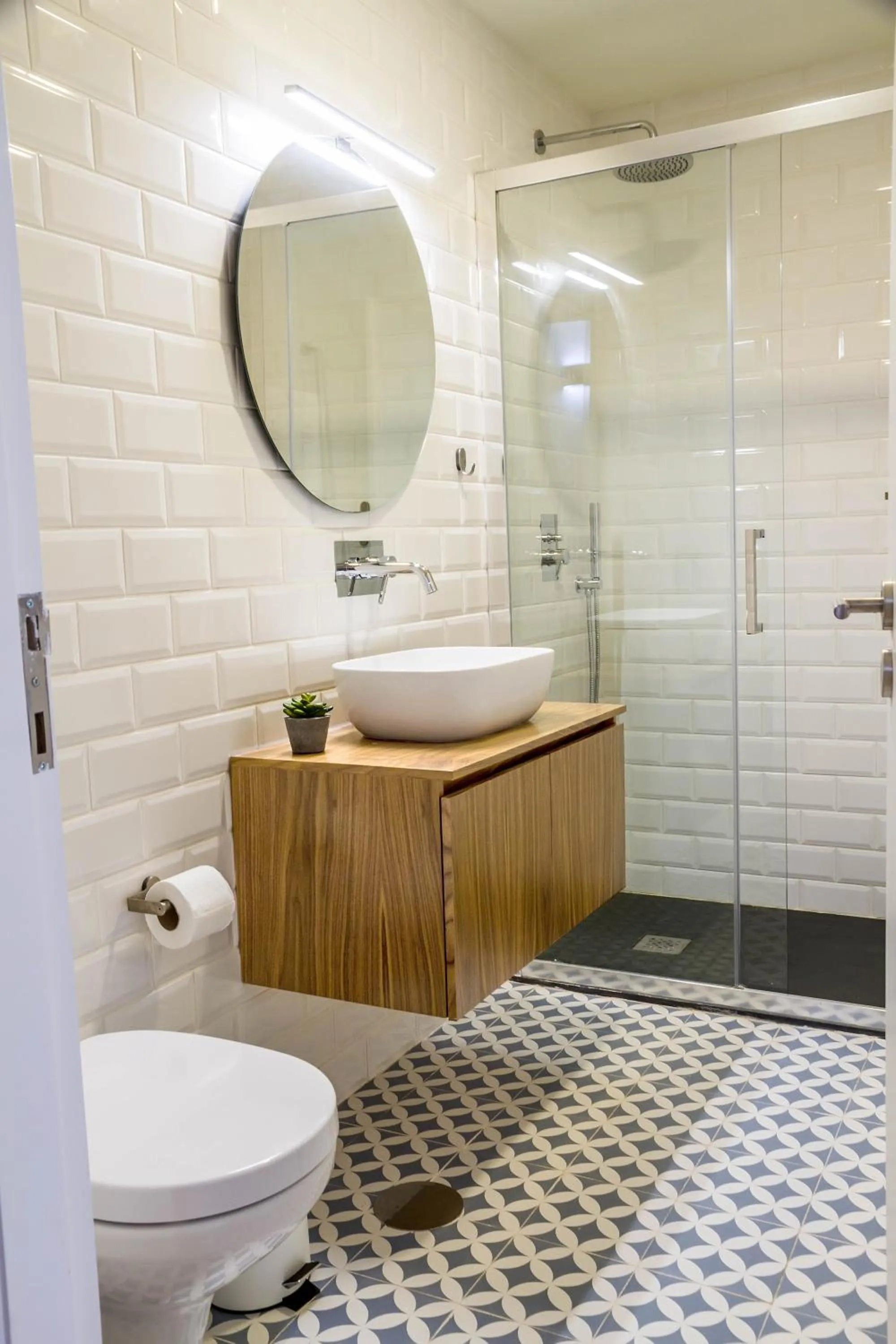 Shower in Formosa 168 by Guestify