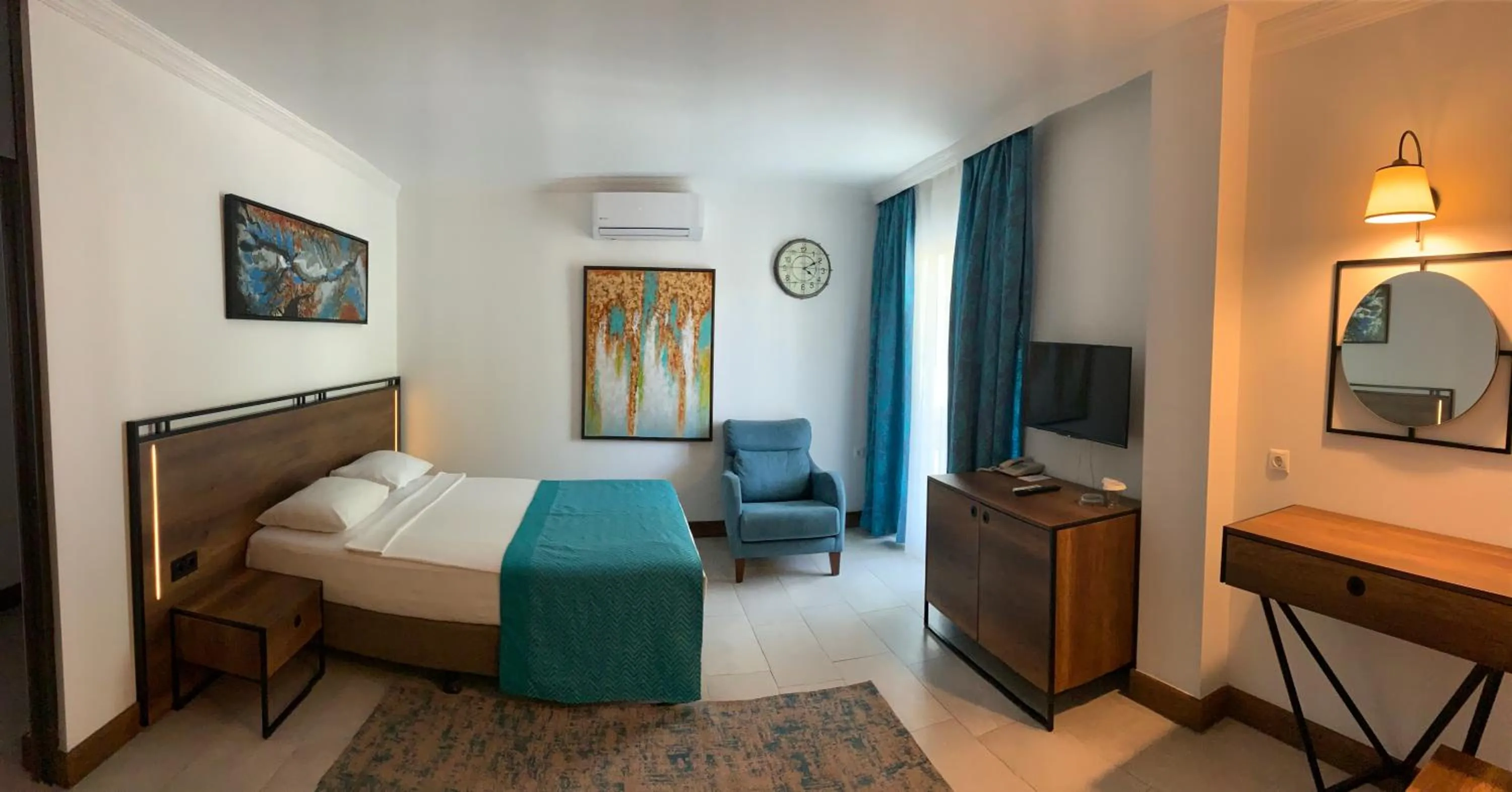 TV and multimedia in Bitez Garden Life