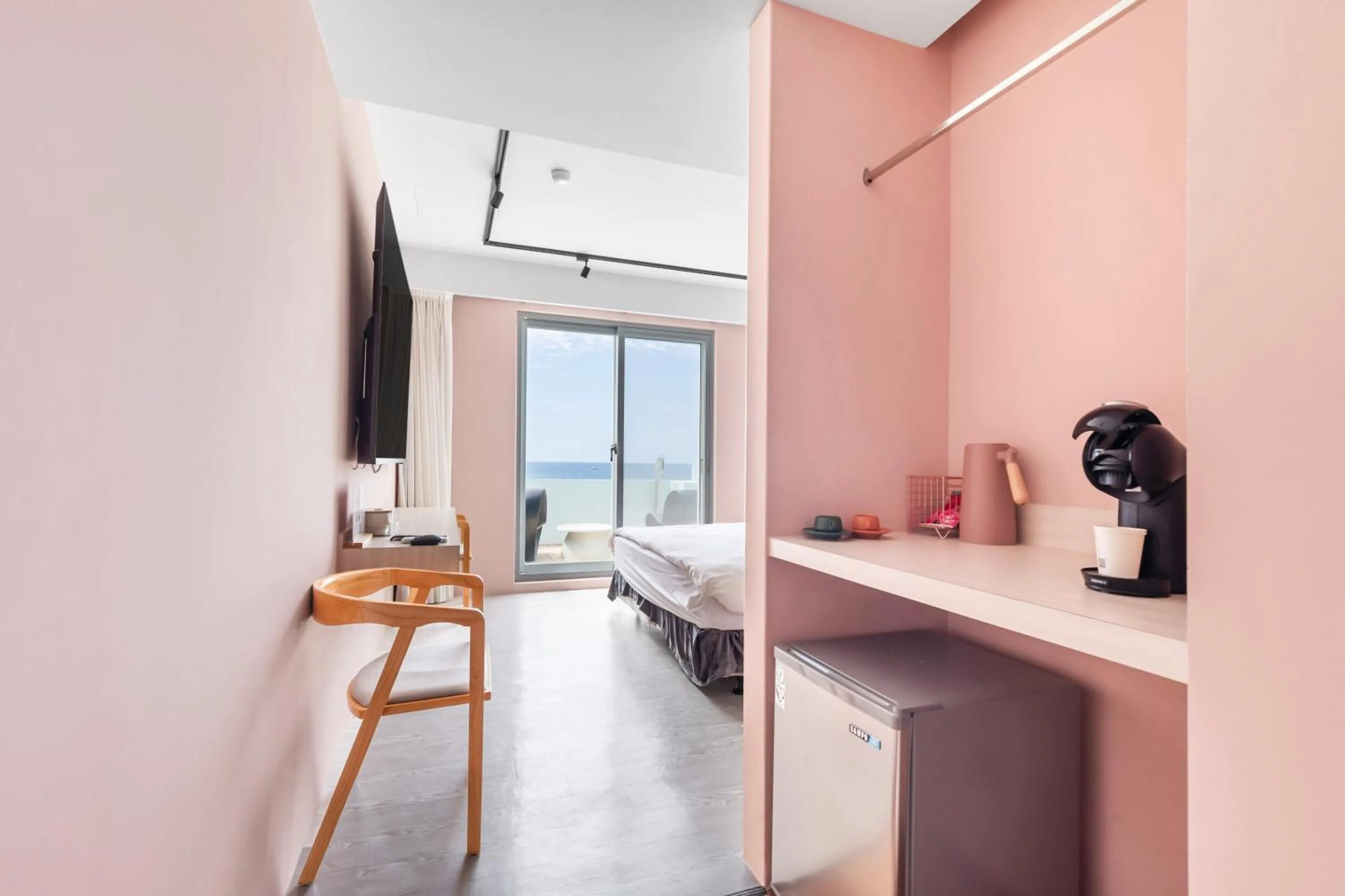 Photo of the whole room, Bed in Jhai Wu