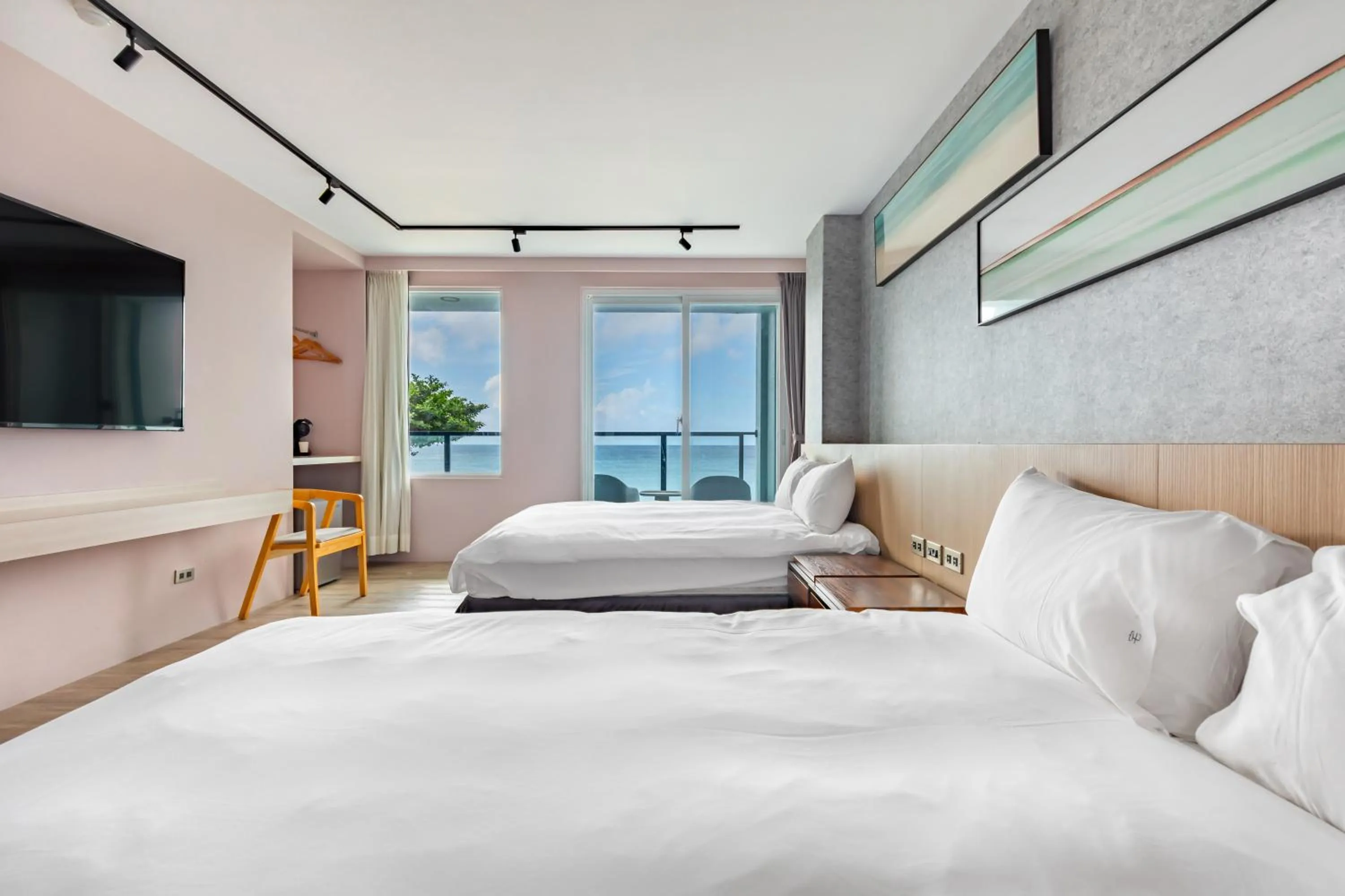 Photo of the whole room, Bed in Jhai Wu