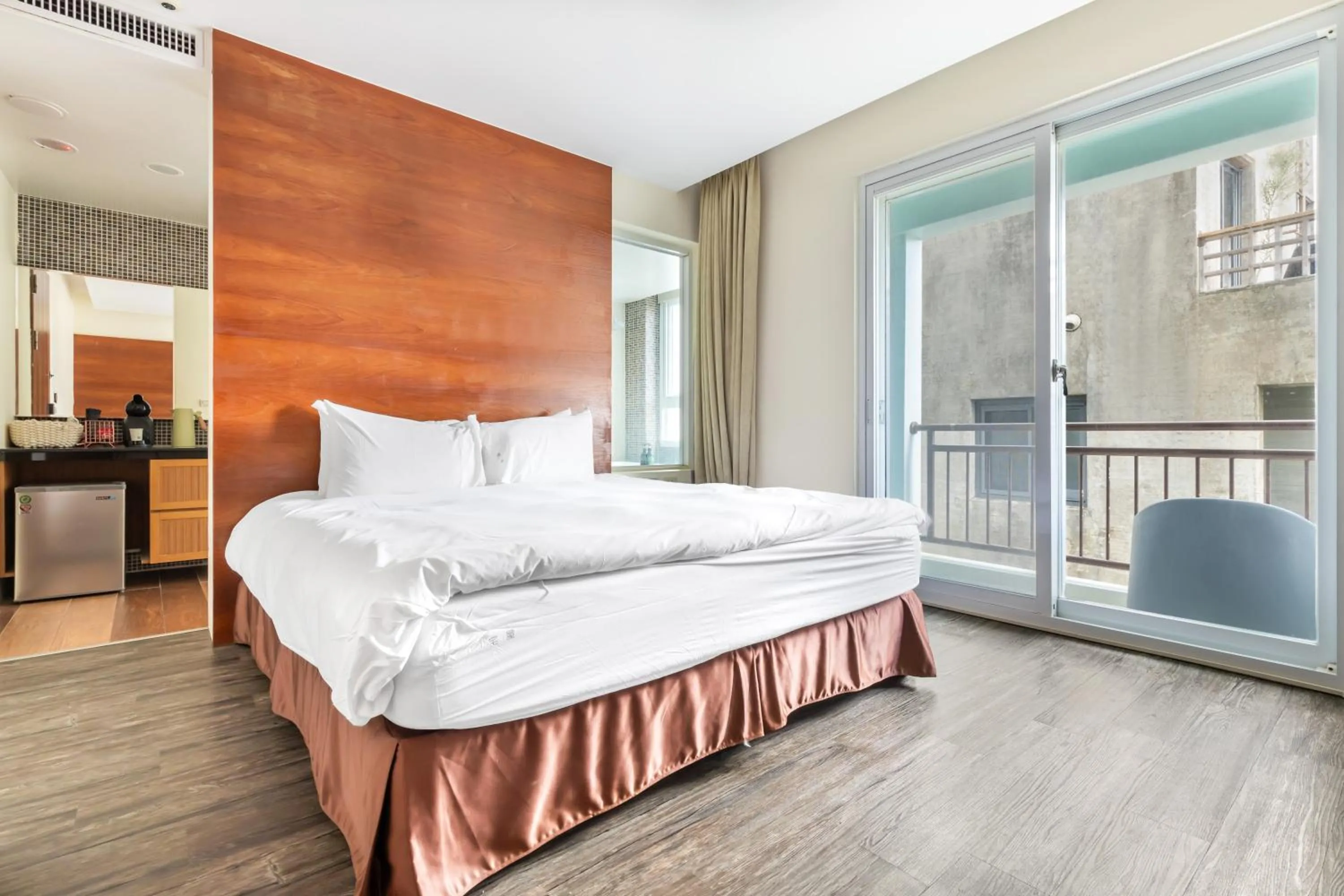 Photo of the whole room, Bed in Jhai Wu