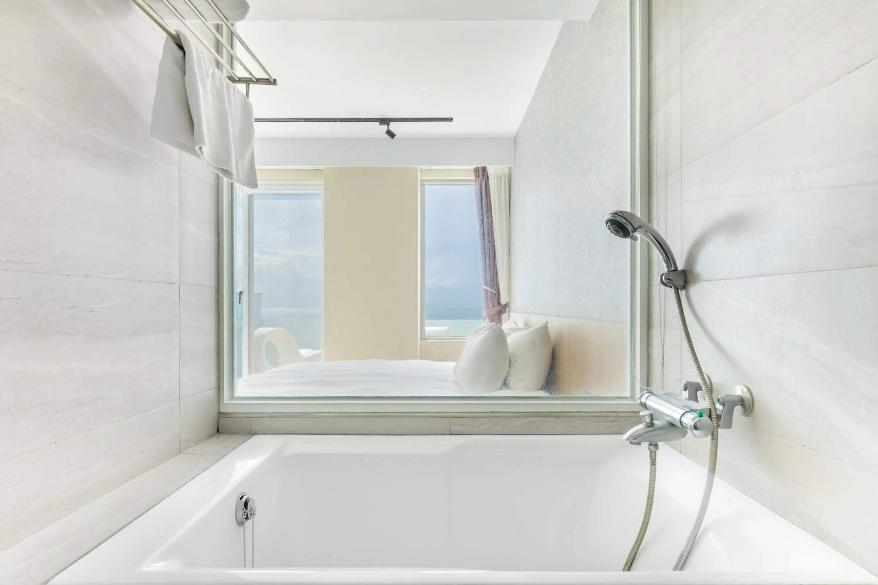 Bathroom, Bed in Jhai Wu
